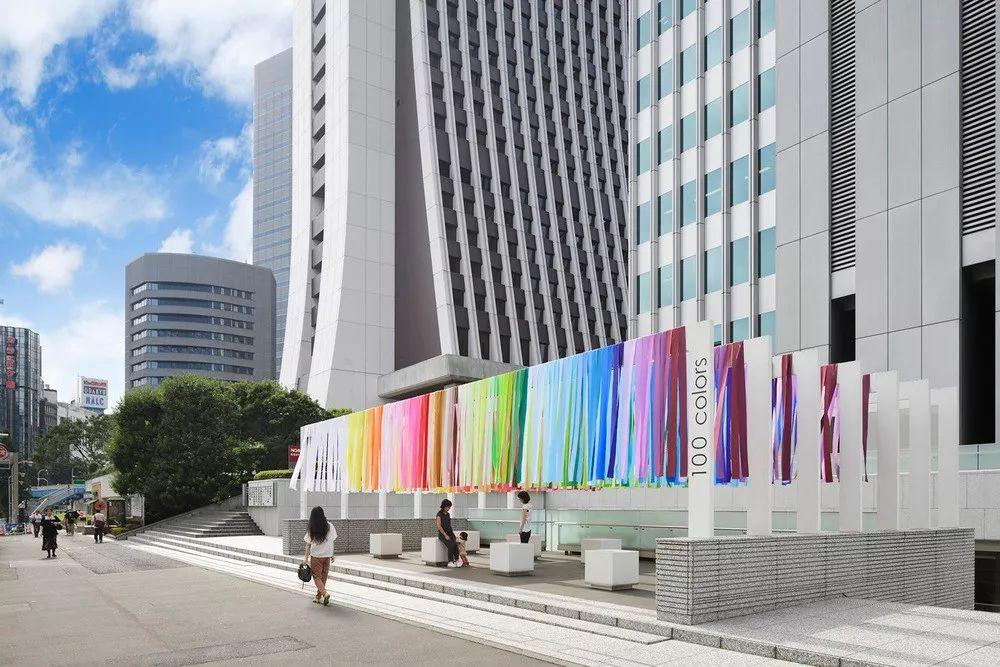 Emmanuel Morrow，viewer，color，space，Christmas forest，