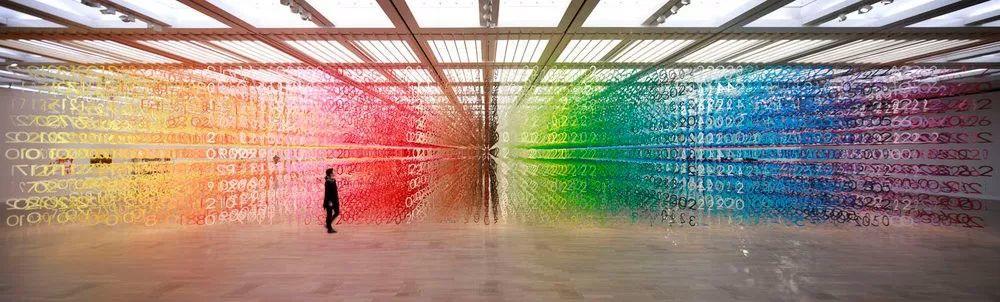 Emmanuel Morrow，viewer，color，space，Christmas forest，