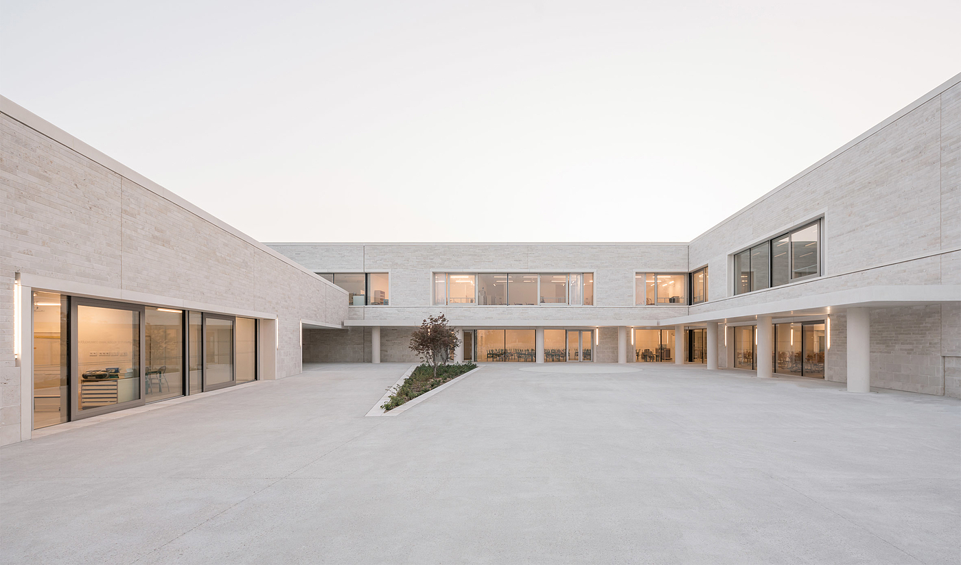 Cannes ，grey，Shi Huihua，school，