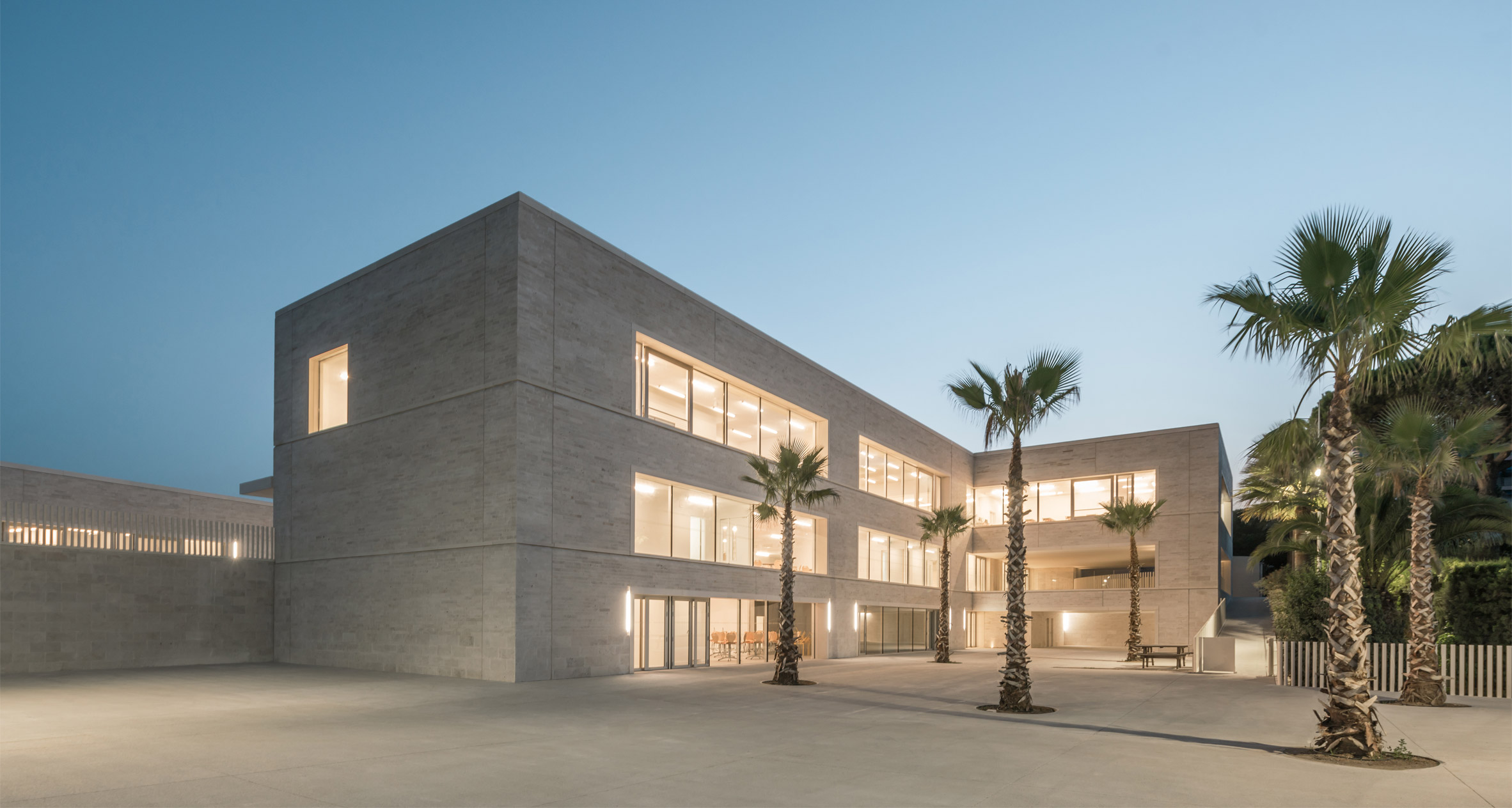 Cannes ，grey，Shi Huihua，school，