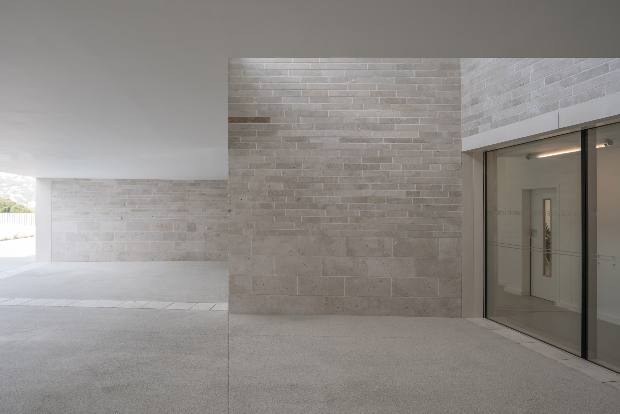 Cannes ，grey，Shi Huihua，school，