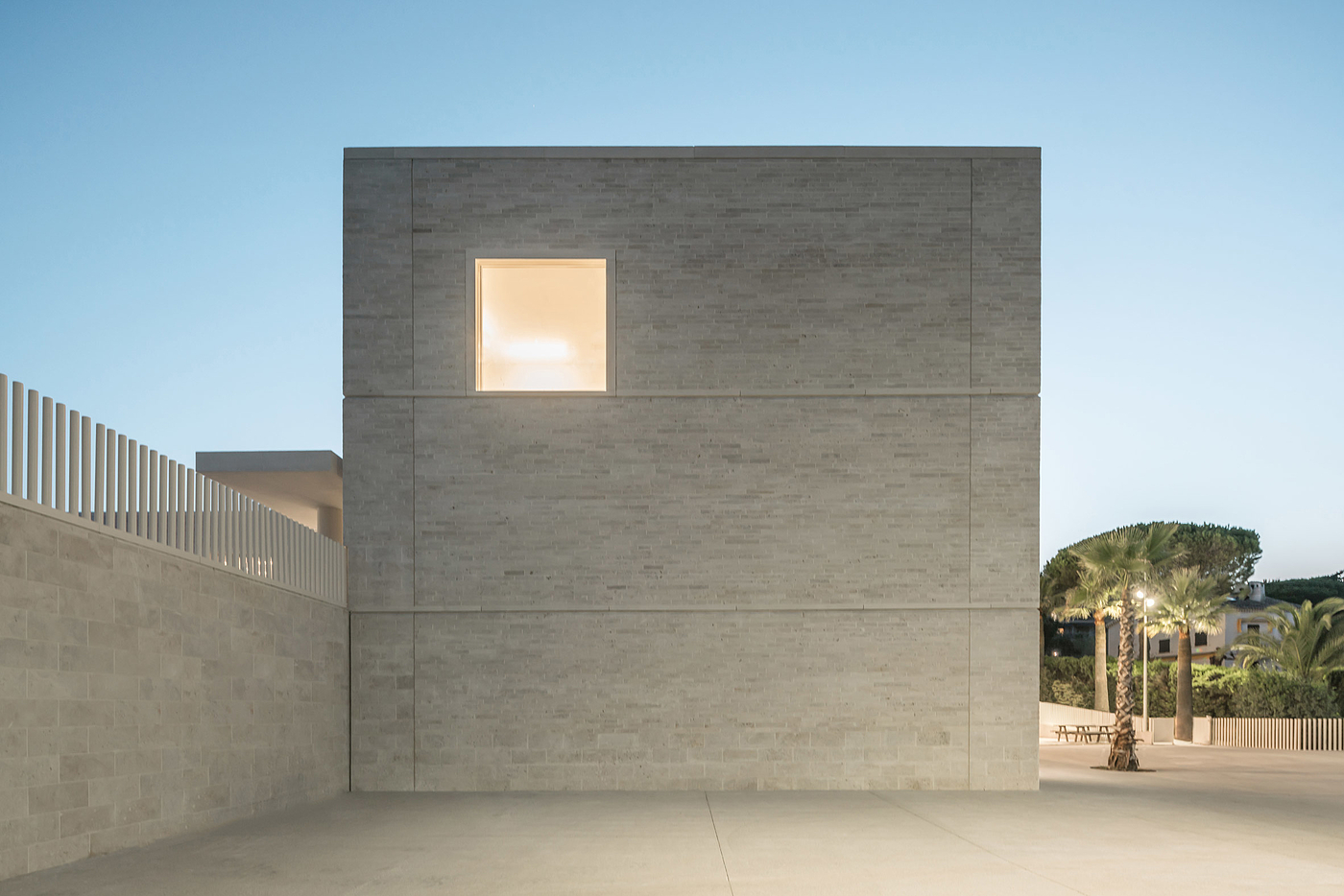 Cannes ，grey，Shi Huihua，school，