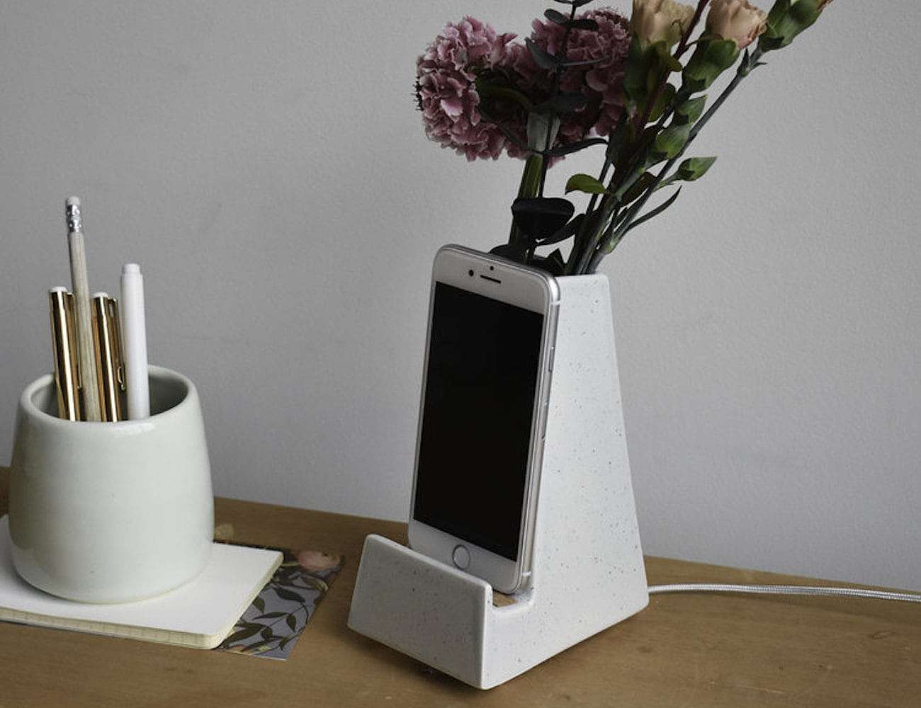 Mobile phone vase，charge，industrial design，