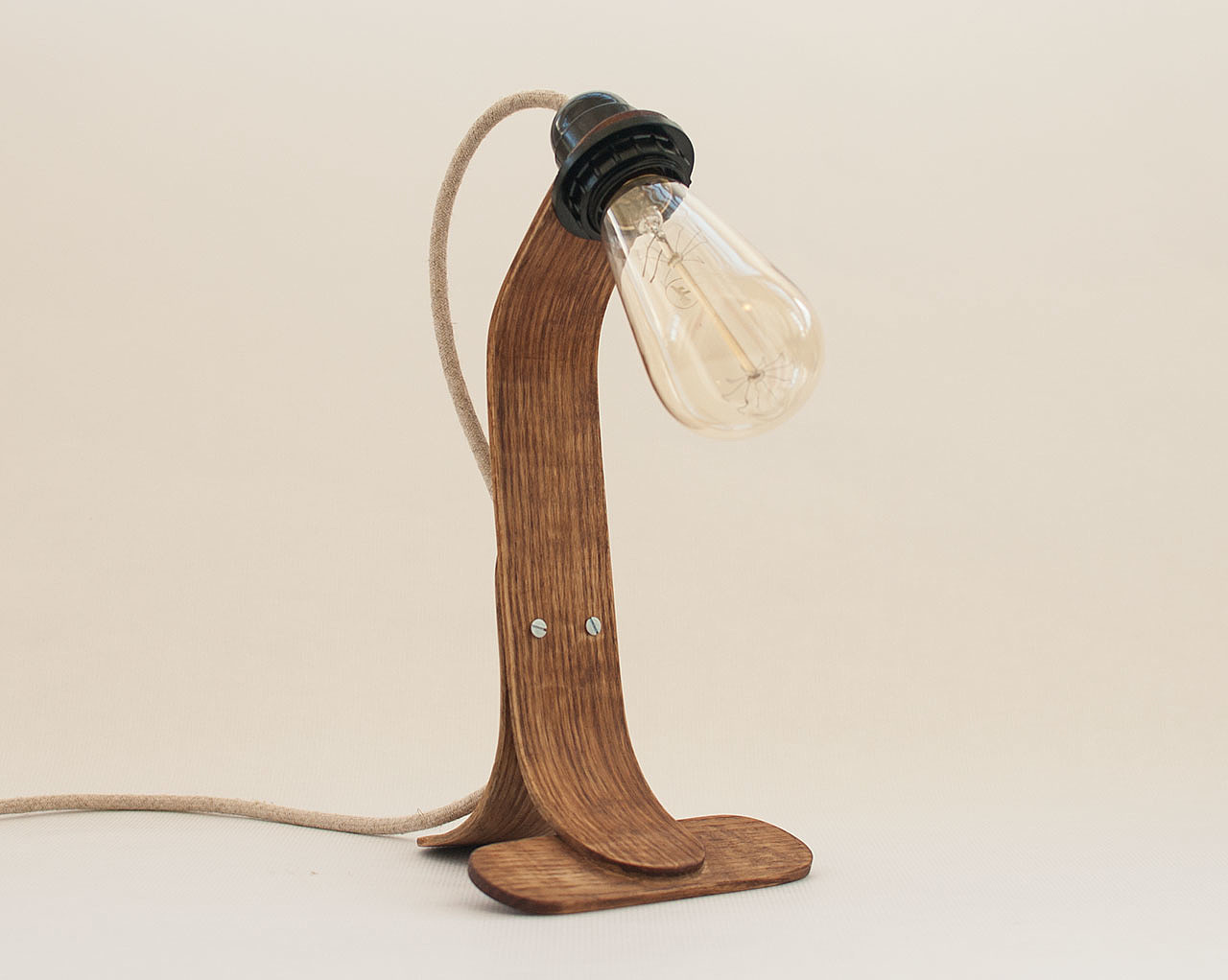 Rafael Fernandez，Desk lamp，lighting，Chestnut wood，Simplicity，