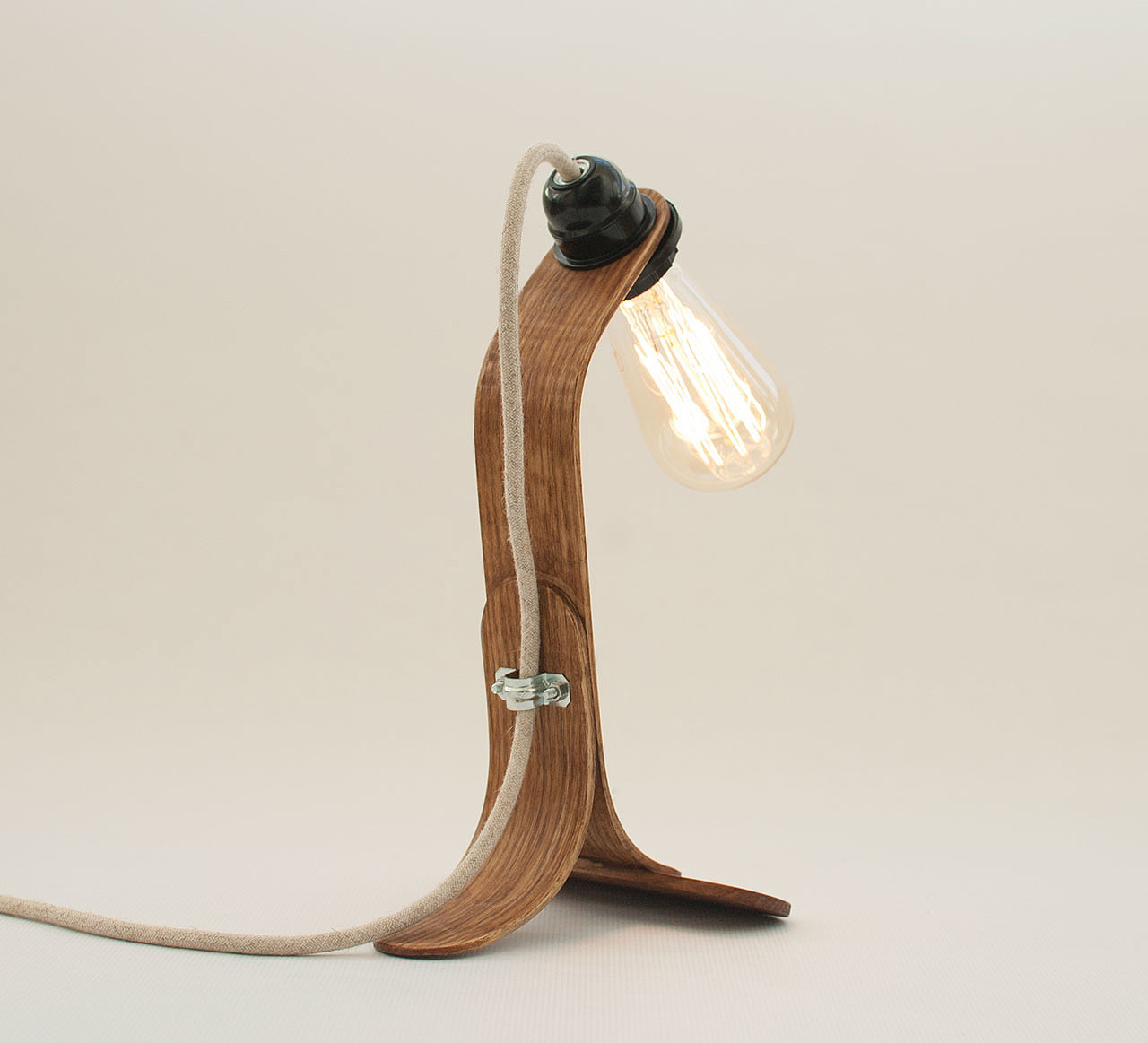 Rafael Fernandez，Desk lamp，lighting，Chestnut wood，Simplicity，