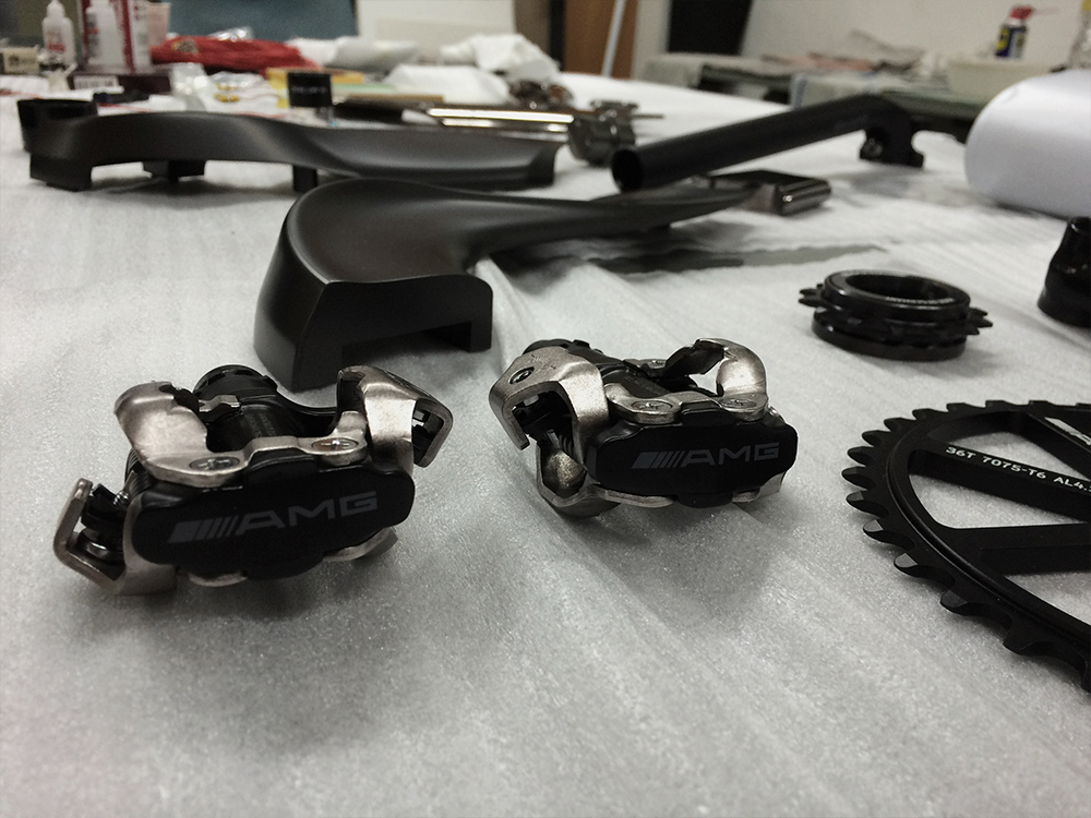 sb，Bicycle，Bicycle on shoulder，motion，vehicle，