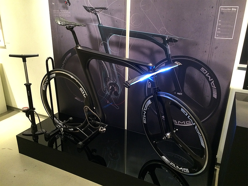 sb，Bicycle，Bicycle on shoulder，motion，vehicle，