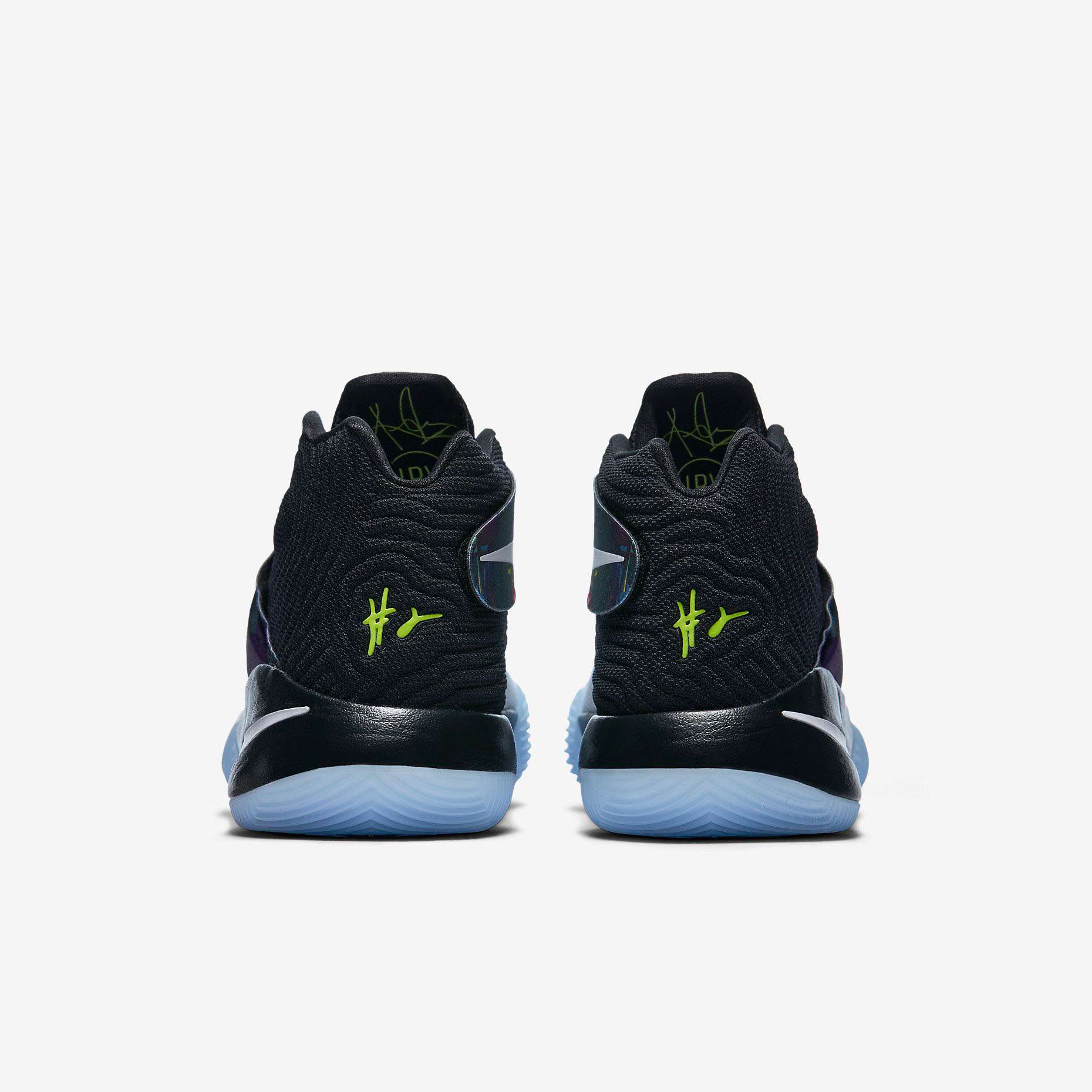 Graphic Artist Designer，gym shoes，nike，