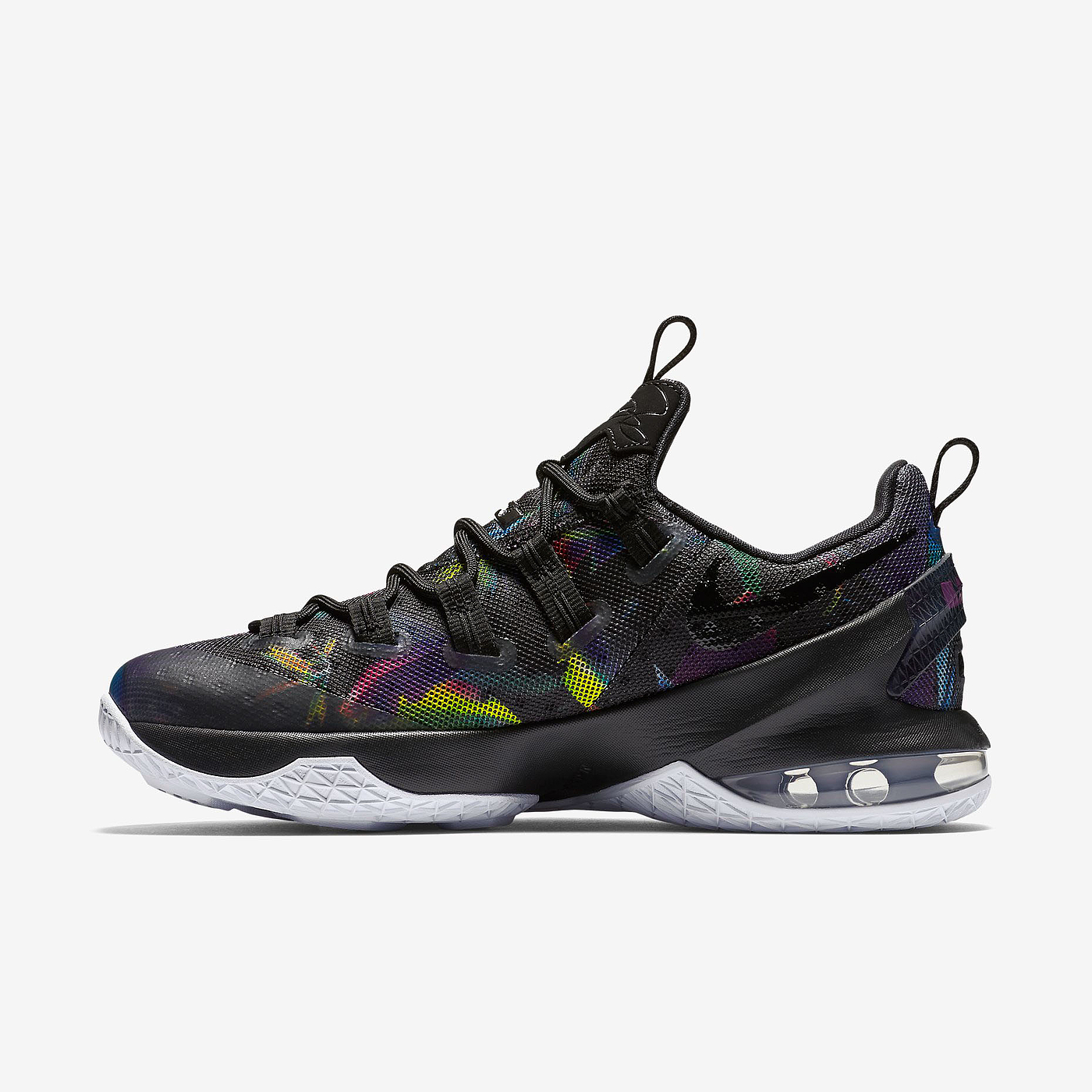 Graphic Artist Designer，gym shoes，nike，