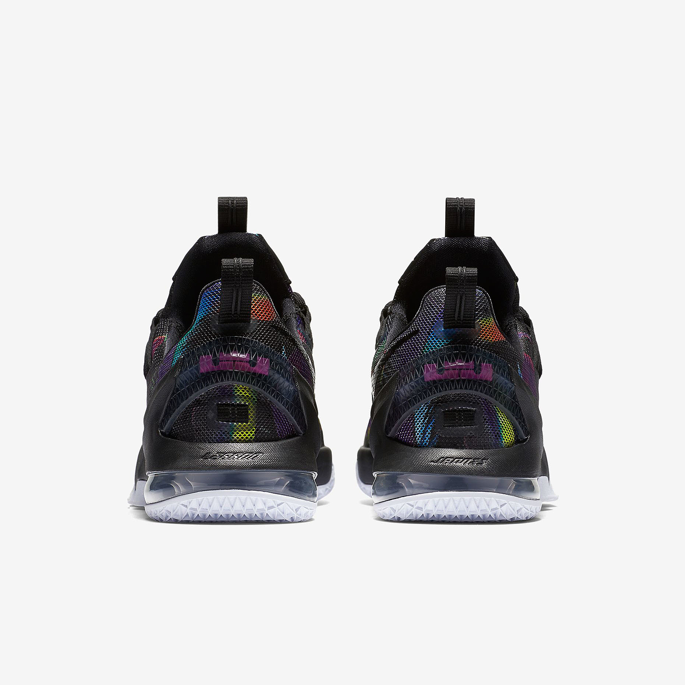 Graphic Artist Designer，gym shoes，nike，