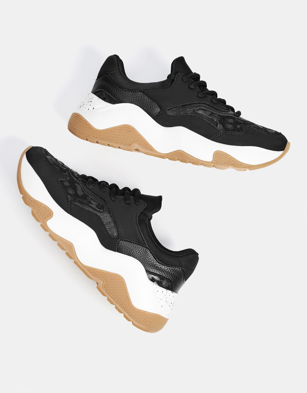 Inditex Beach，Running shoes，motion，