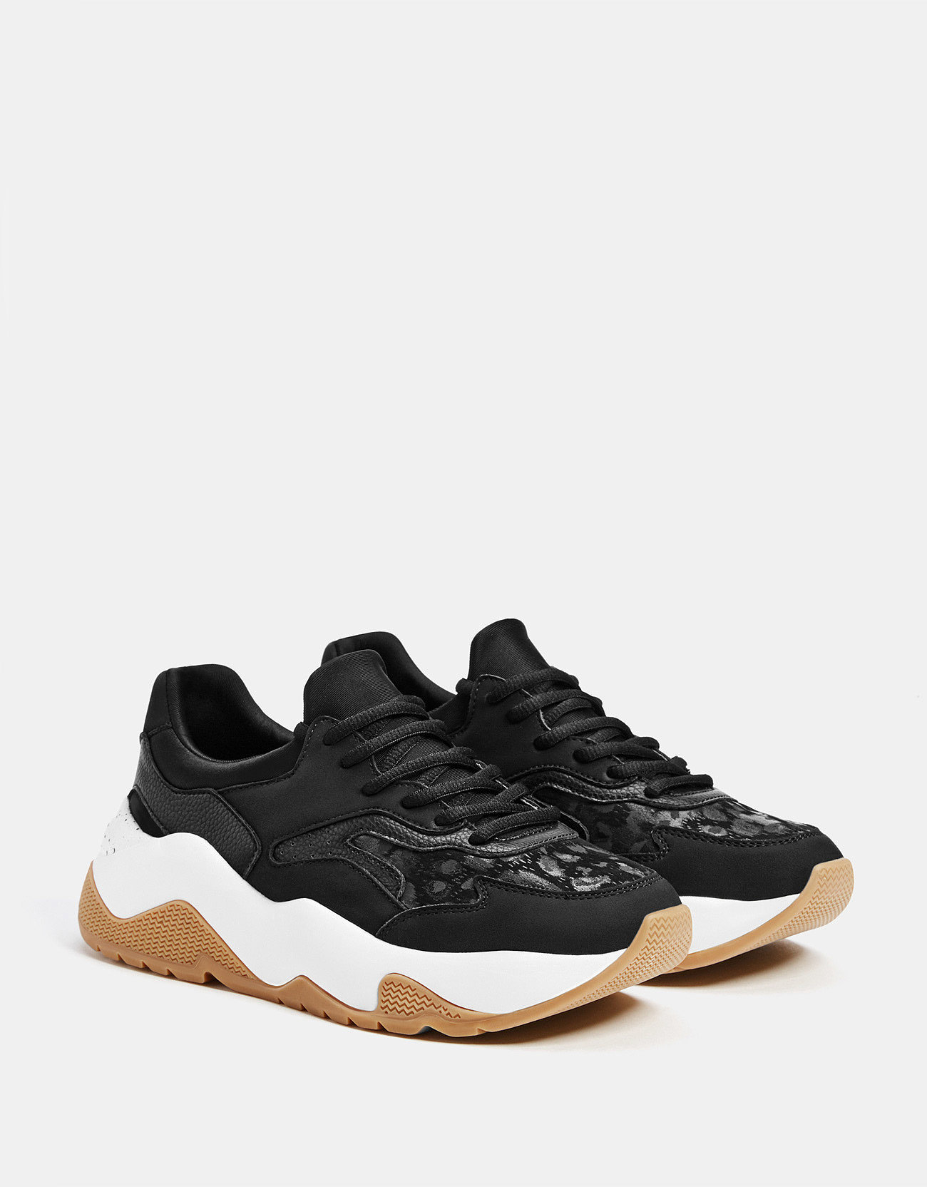 Inditex Beach，Running shoes，motion，