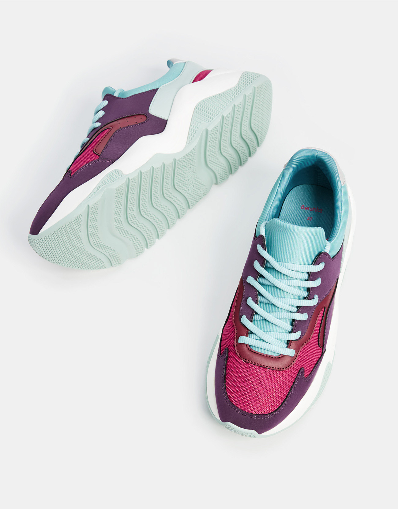 Inditex Beach，Running shoes，motion，