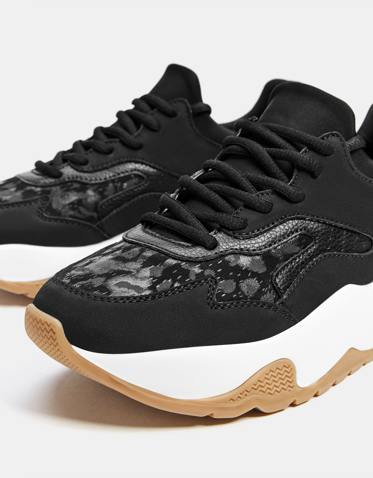 Inditex Beach，Running shoes，motion，