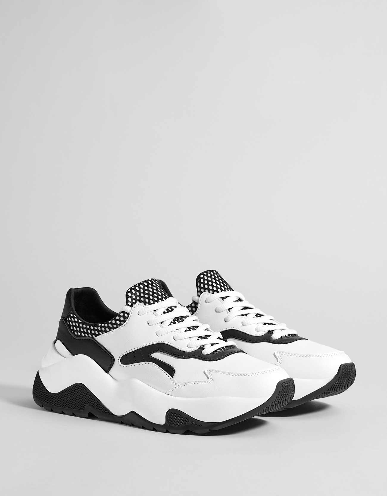 Inditex Beach，Running shoes，motion，