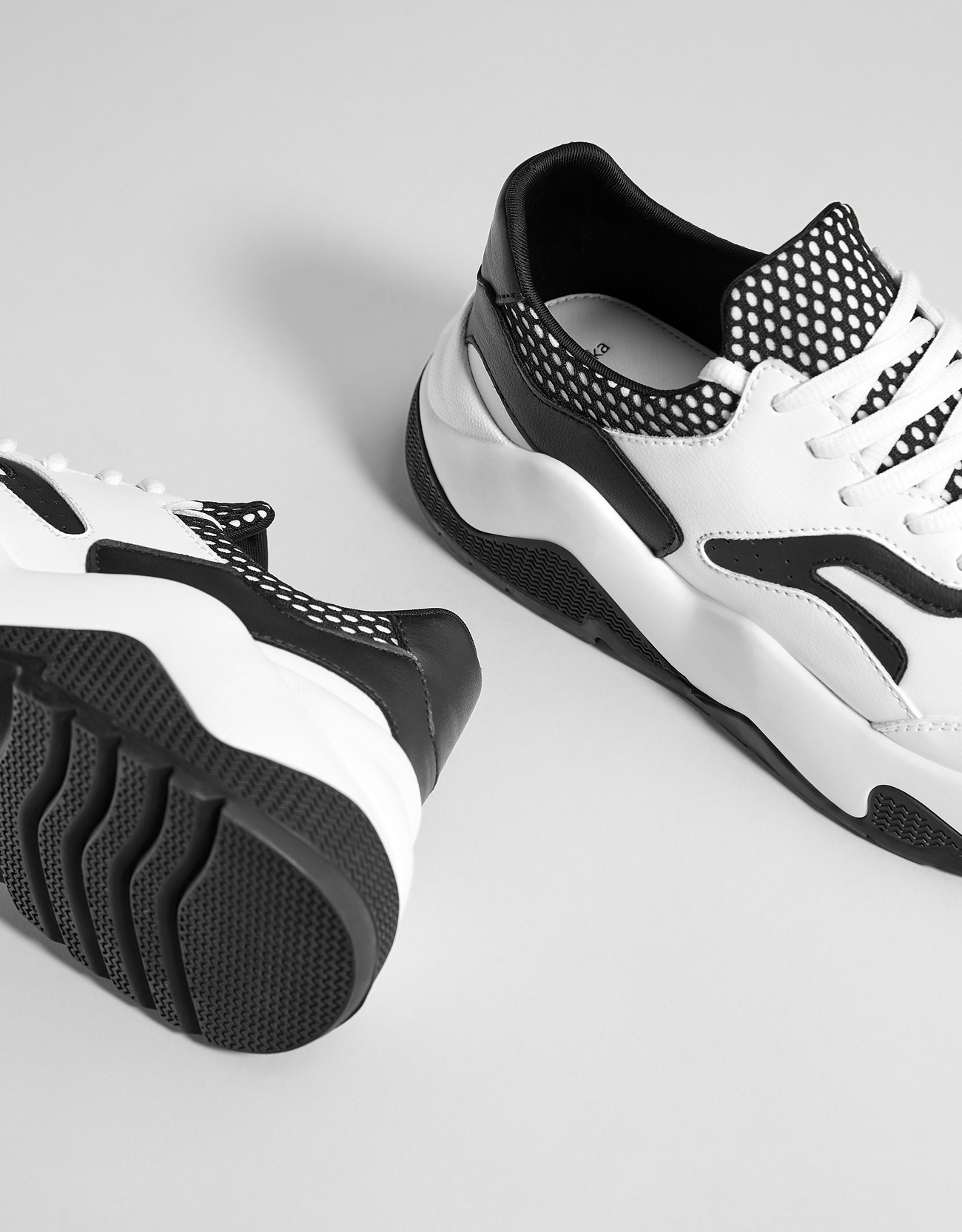 Inditex Beach，Running shoes，motion，