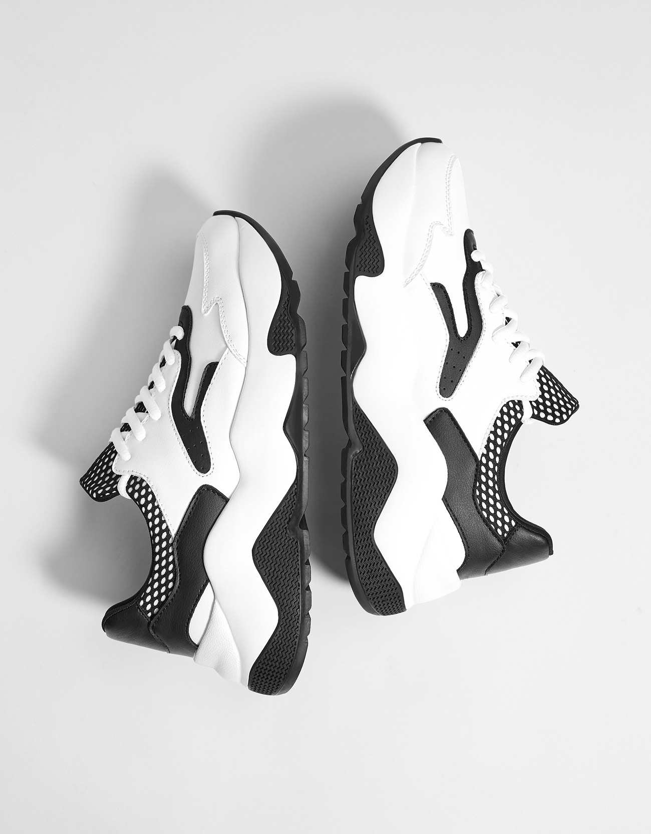 Inditex Beach，Running shoes，motion，