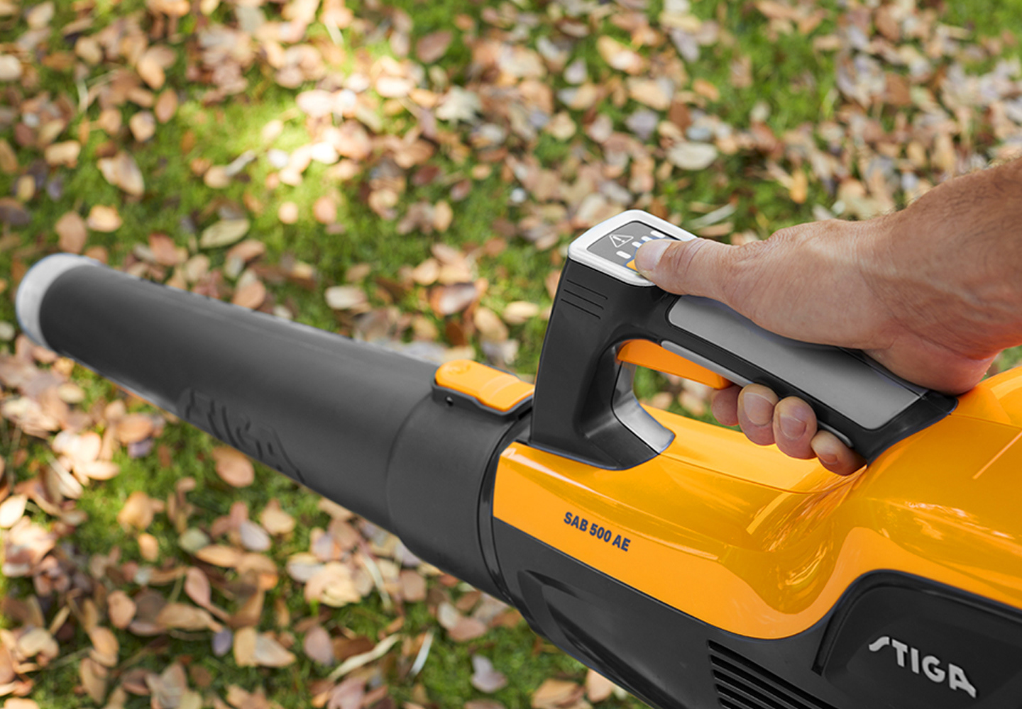 Blow，fallen leaves，STIGA 500，