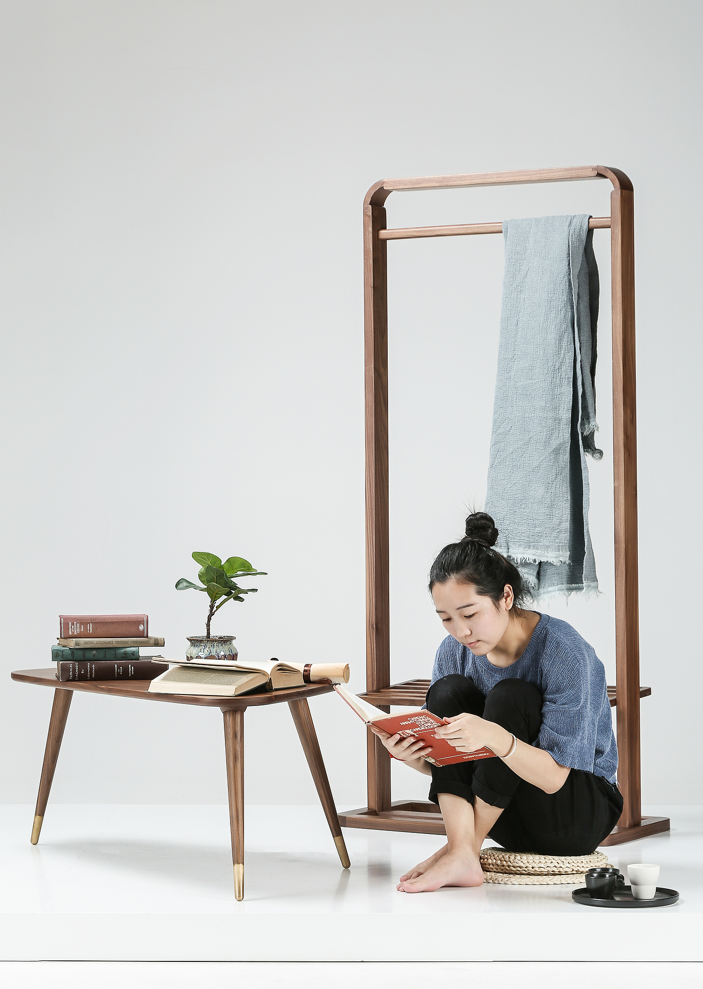 Furniture designer Ren Mengying，