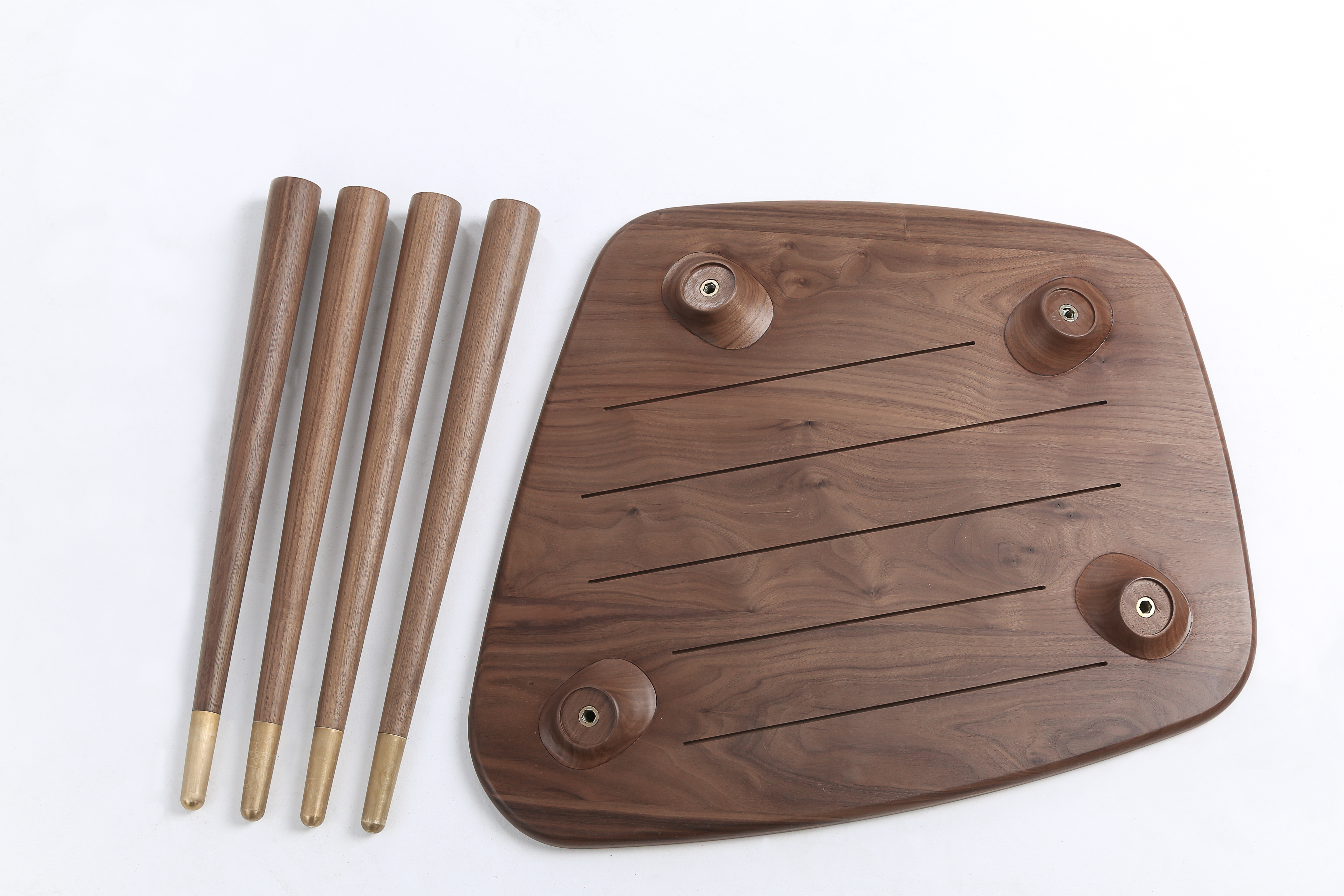 Furniture designer Ren Mengying，