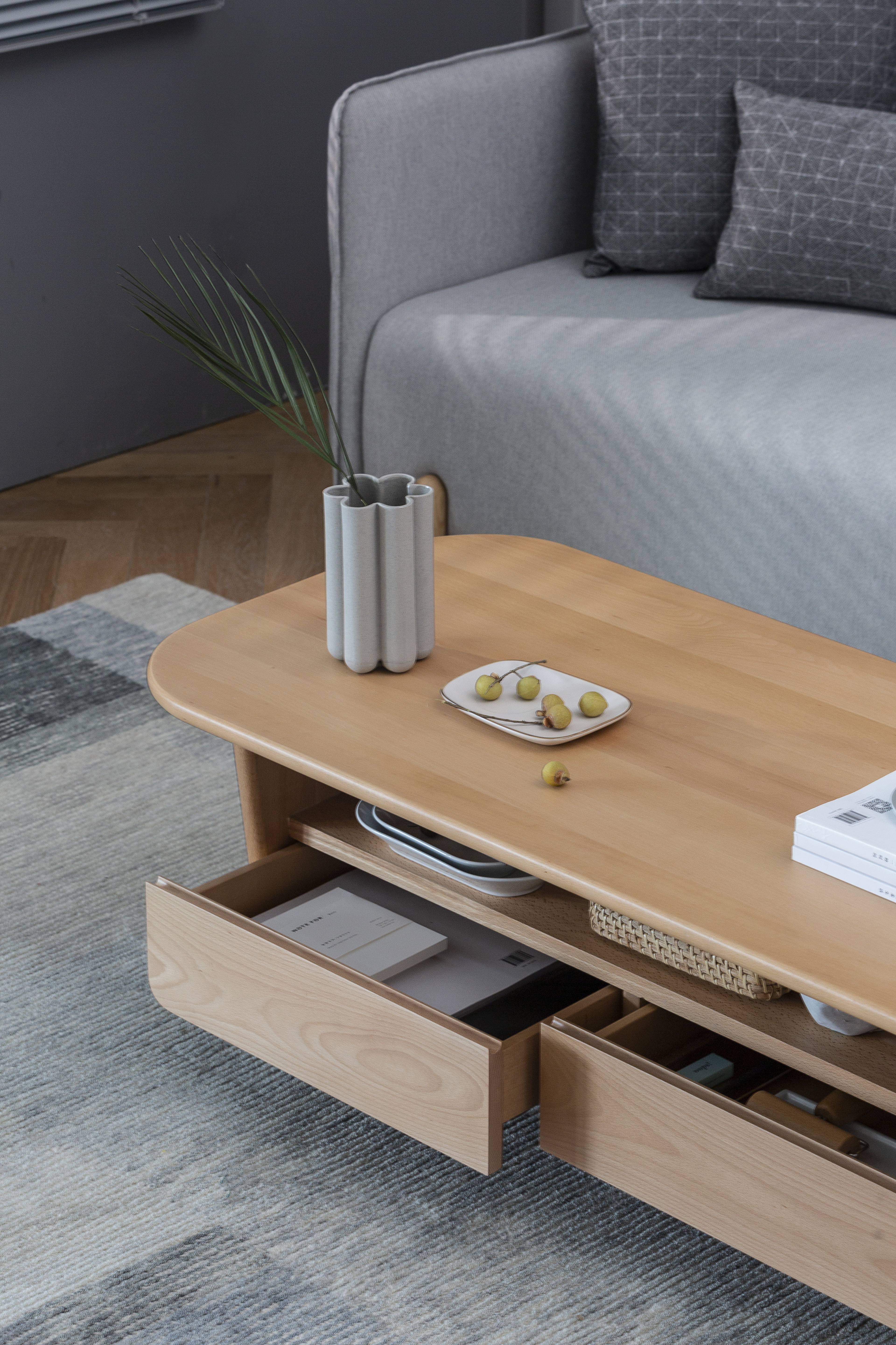 Furniture designer Ren Mengying，