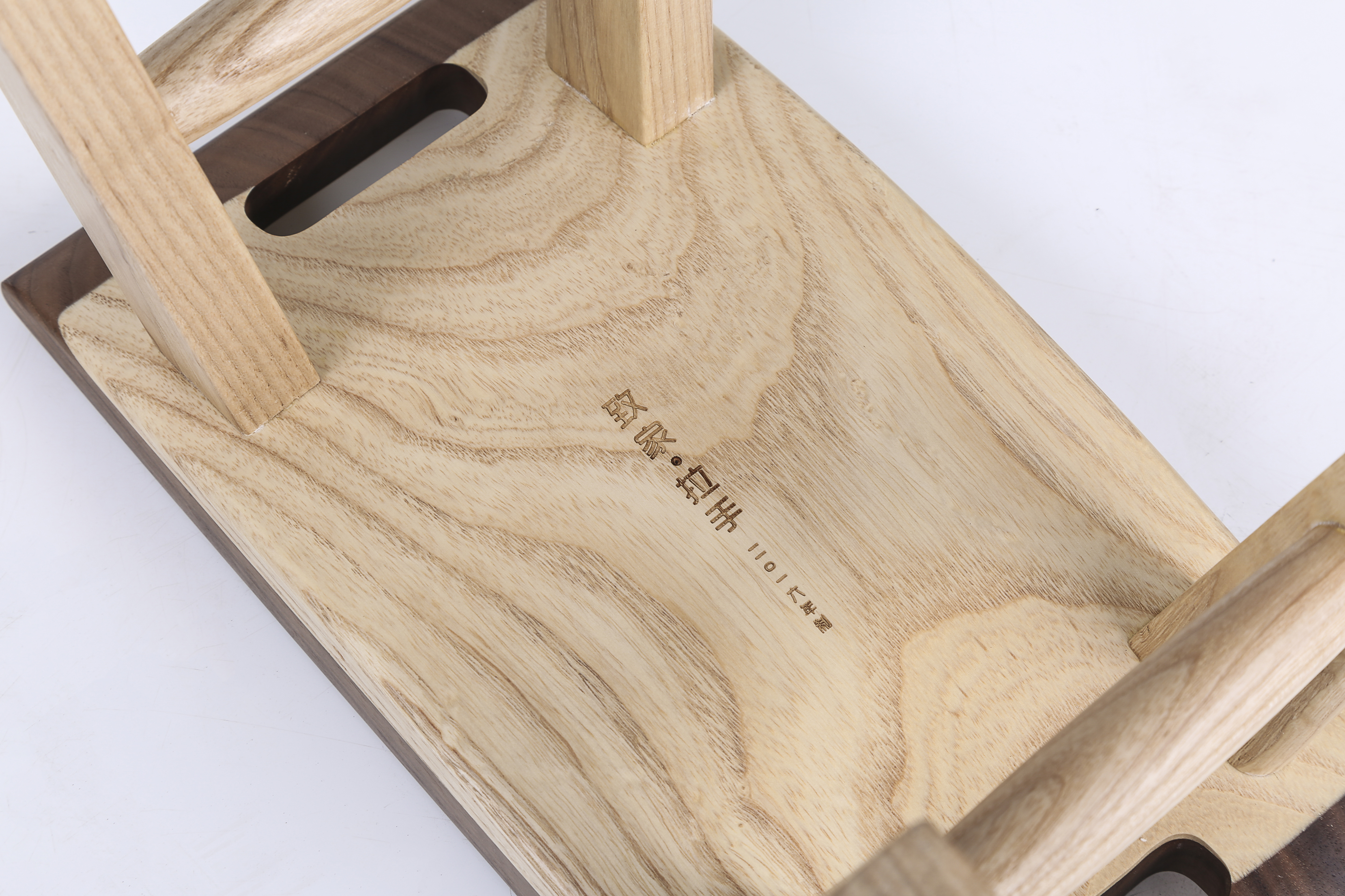 Furniture designer Ren Mengying，