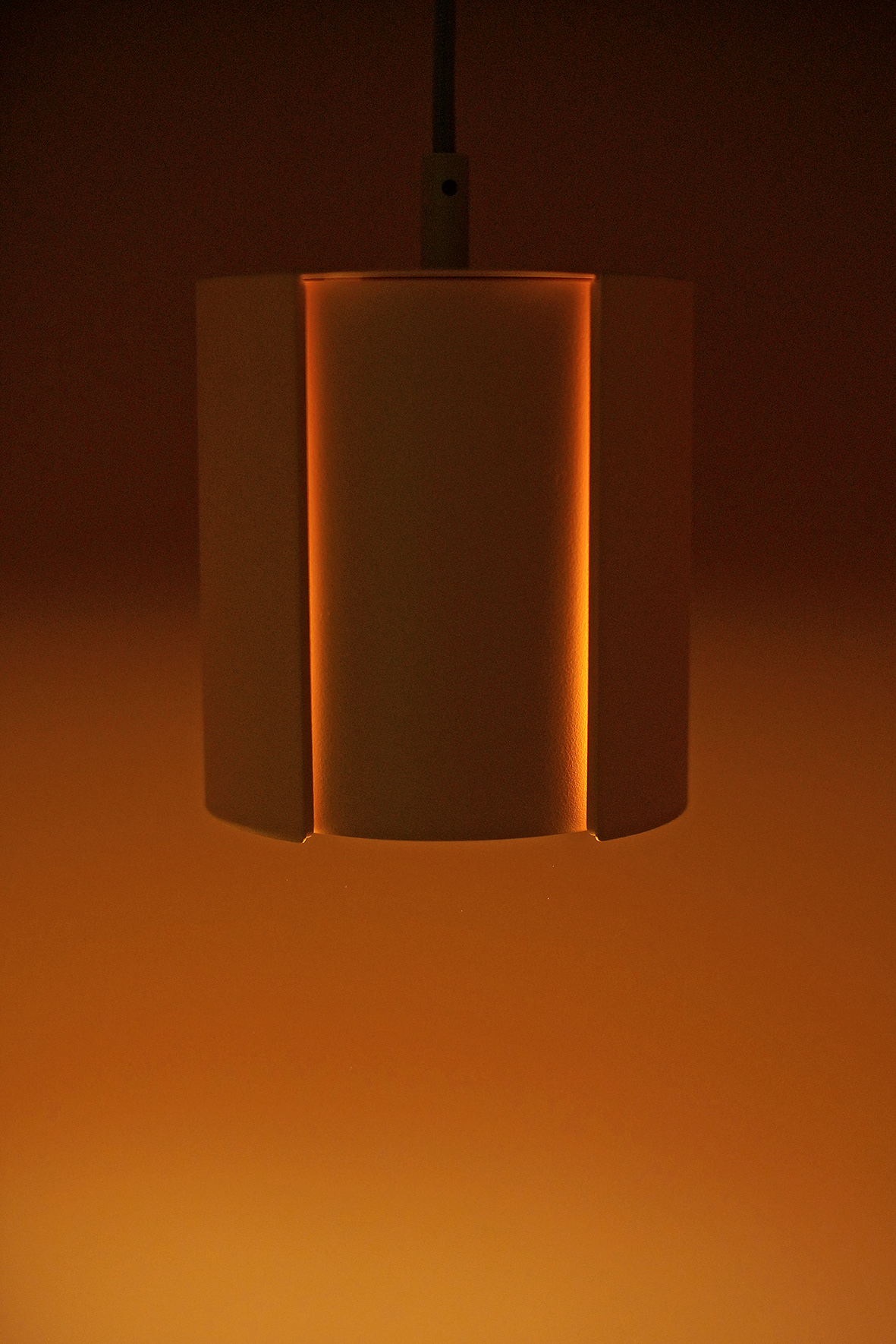 product design，industrial design，Aesthetics，Functionality，a chandelier，lamp，