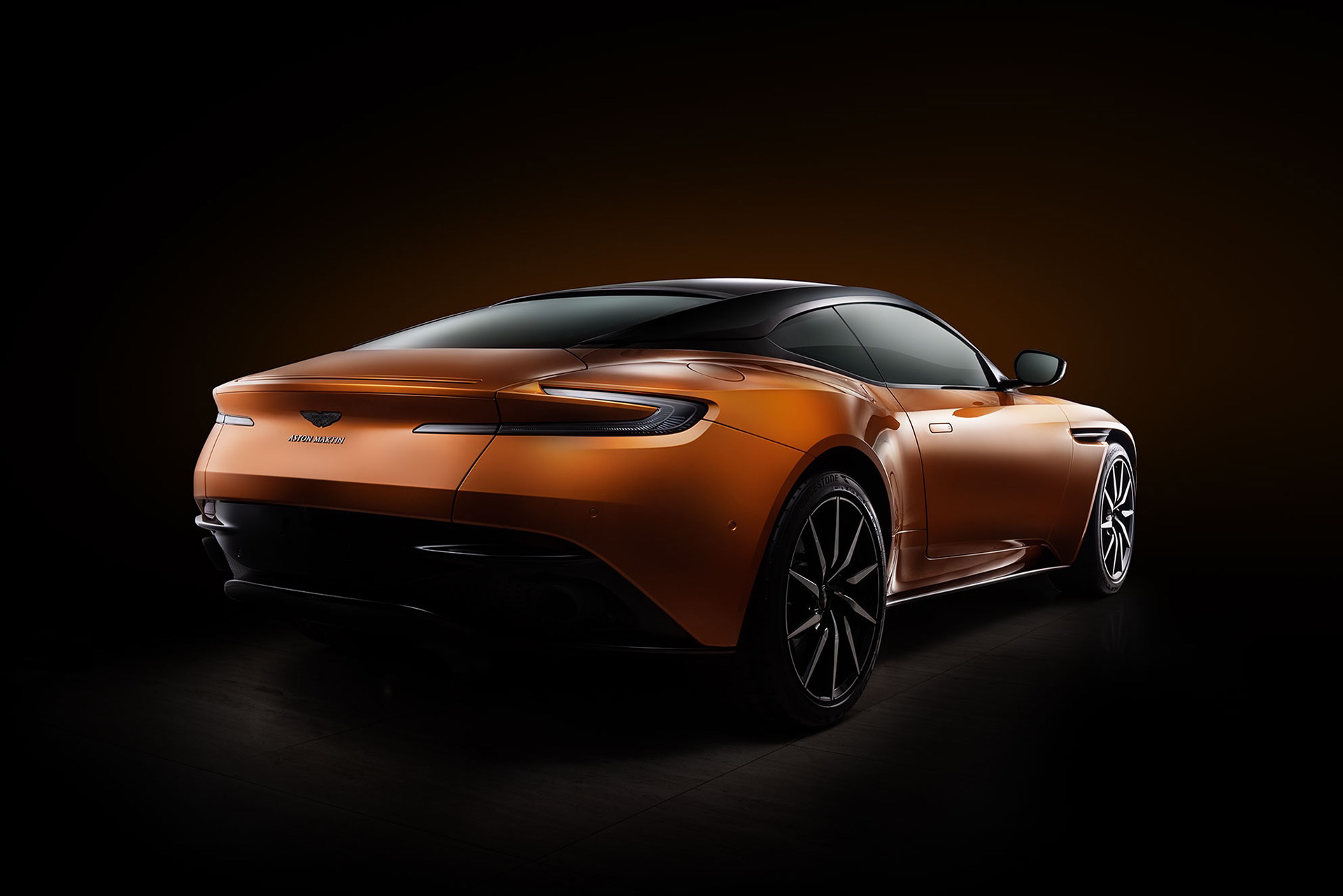 brown，Sports car，Aston Martin，