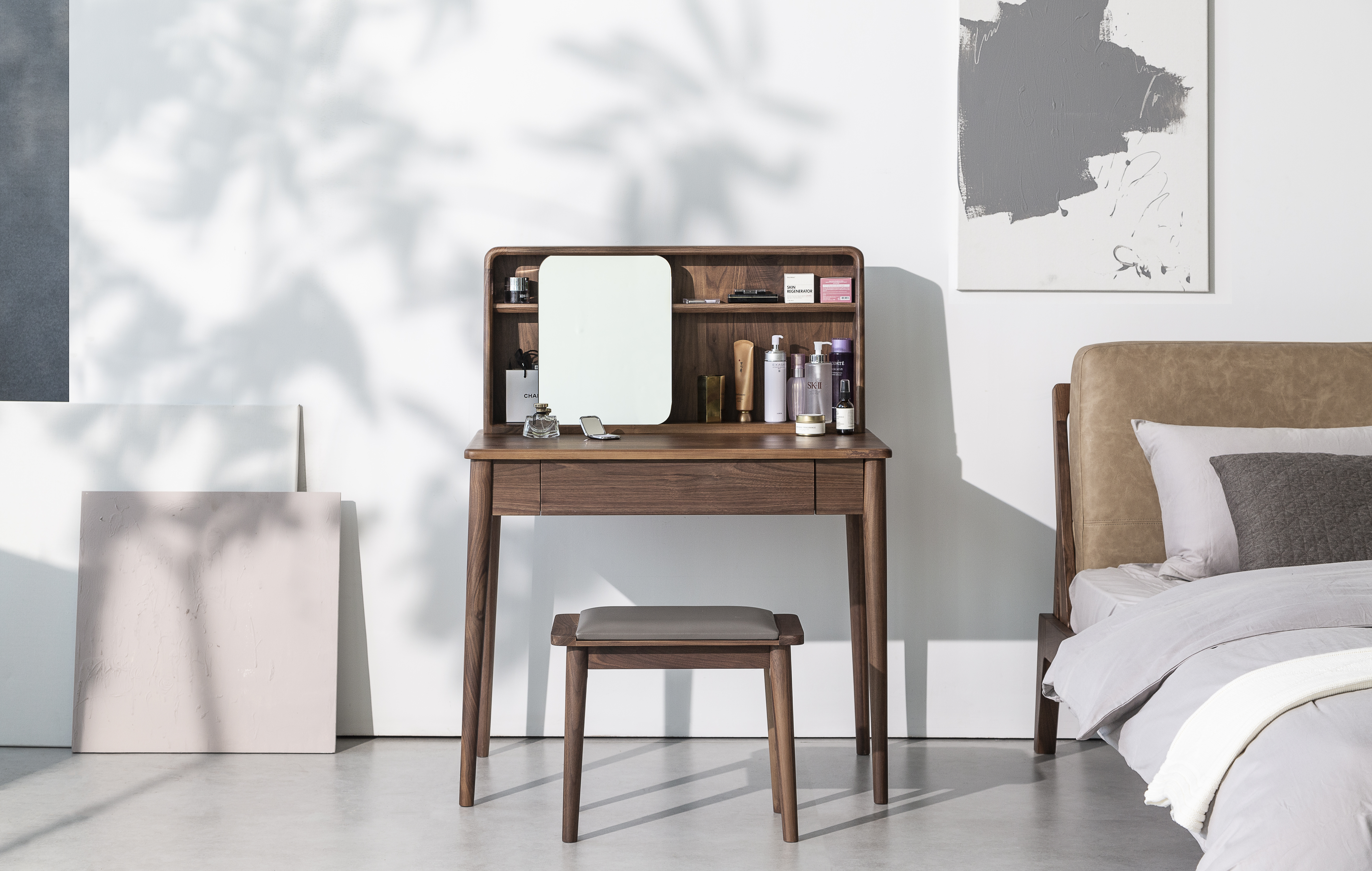 Furniture designer Ren Mengying，