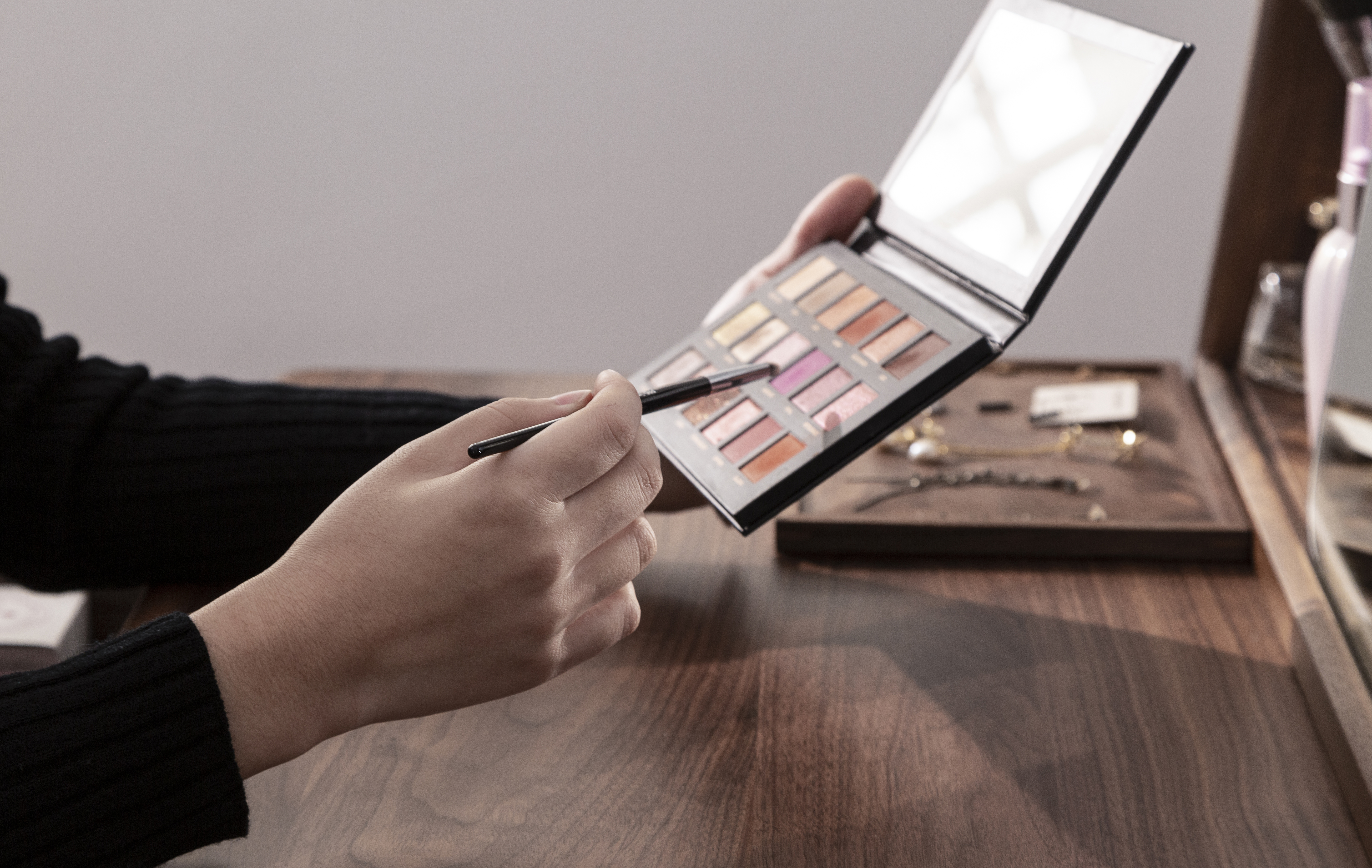 Furniture designer Ren Mengying，