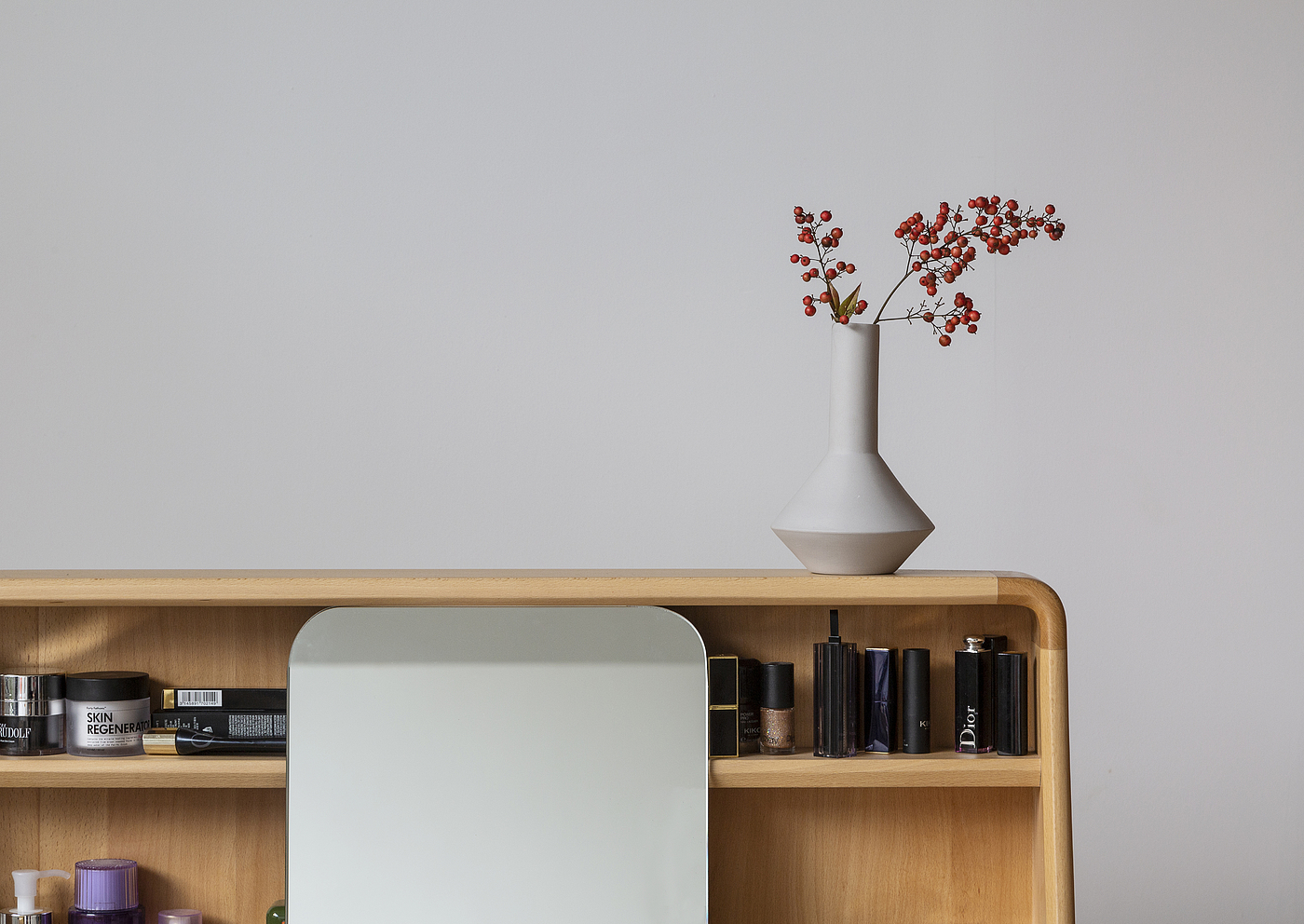 Furniture designer Ren Mengying，