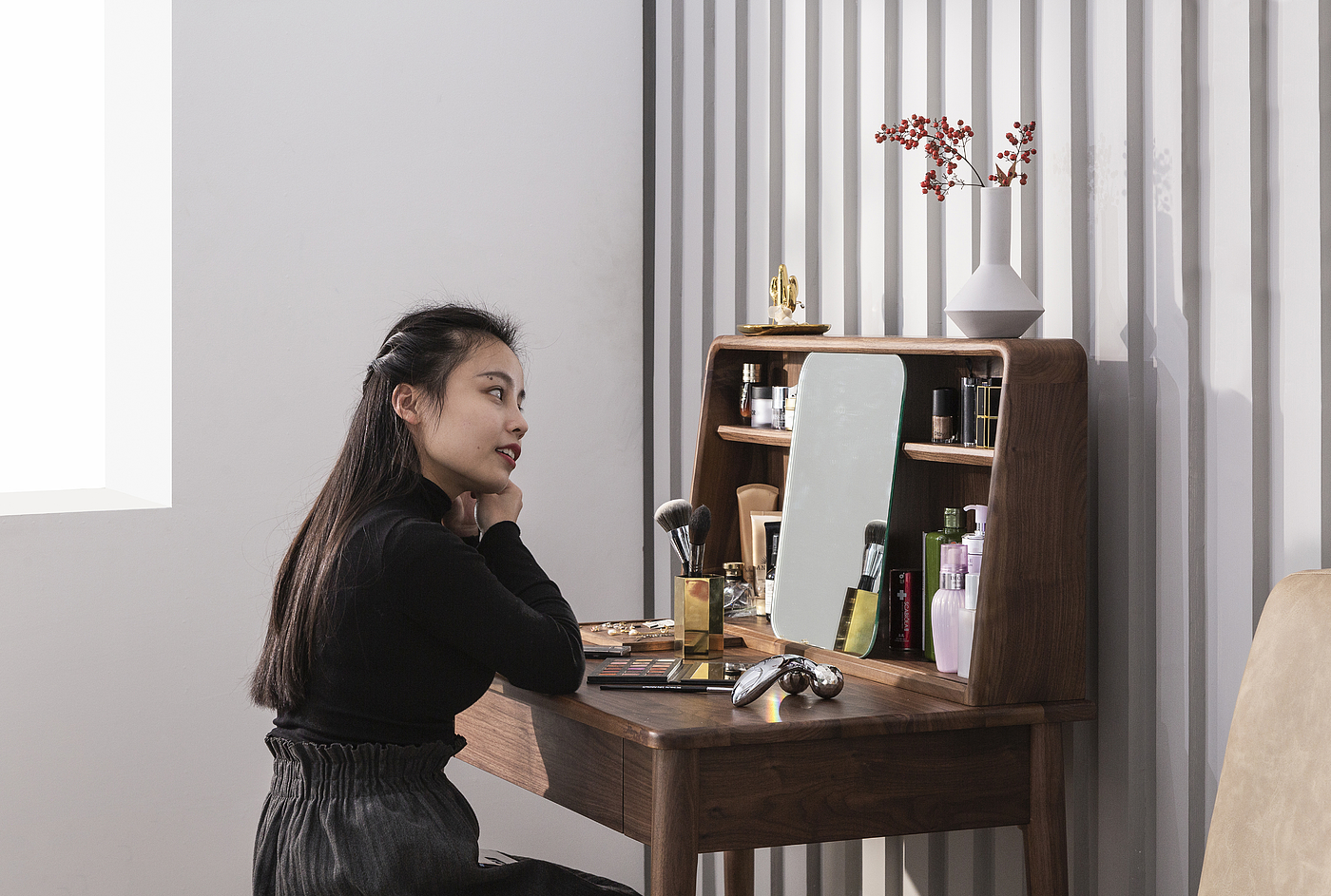 Furniture designer Ren Mengying，