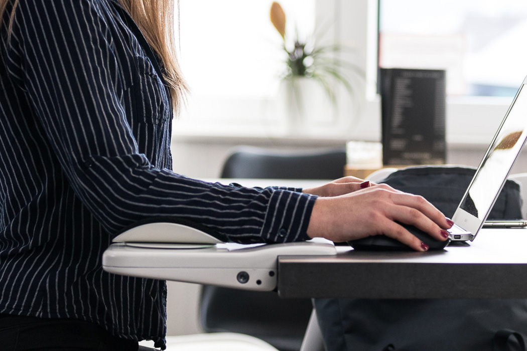 Computer design，Walking type，portable，