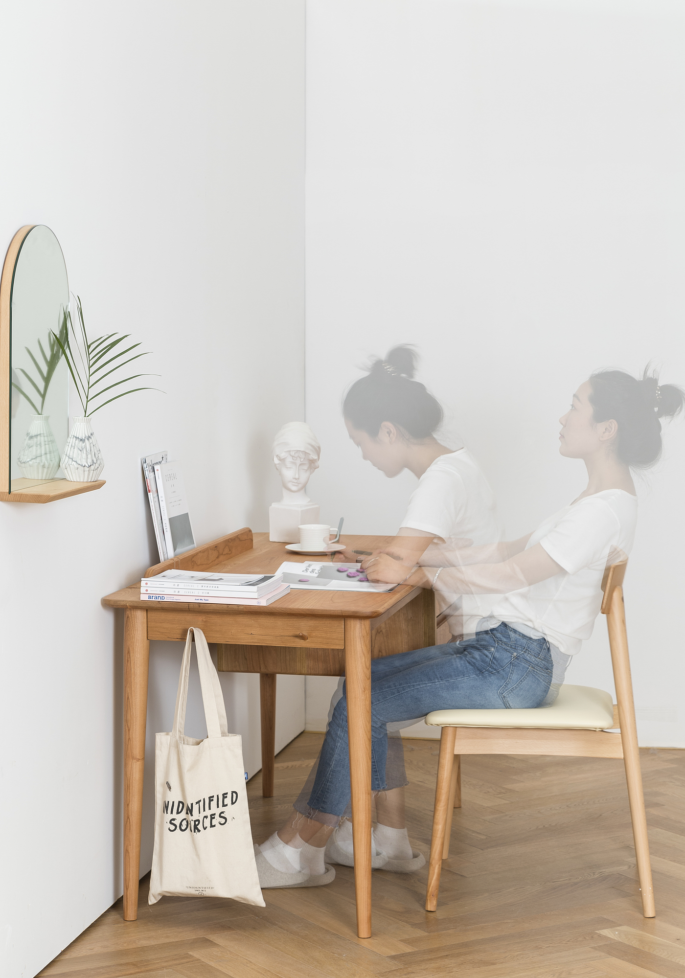 Furniture designer Ren Mengying，