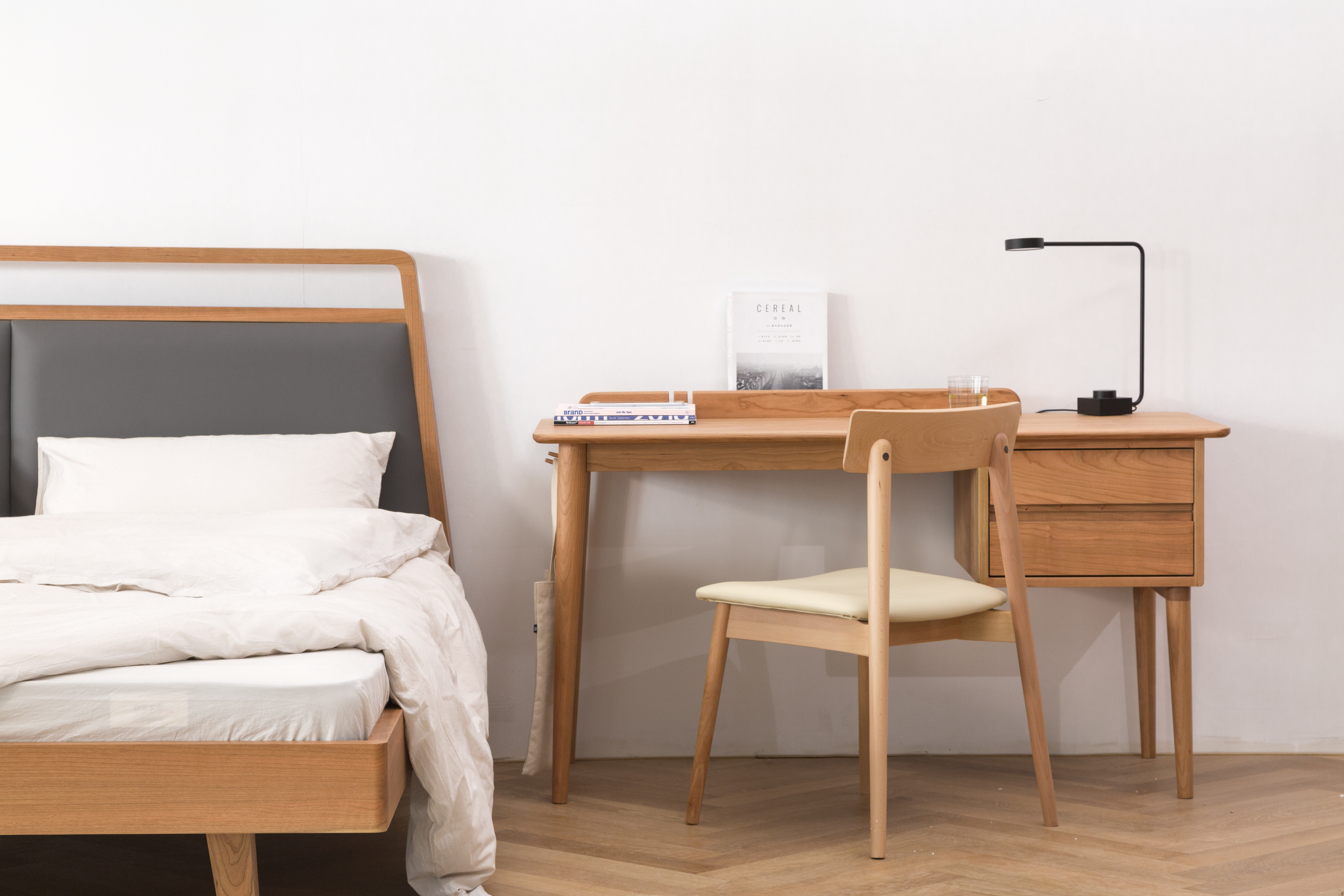 Furniture designer Ren Mengying，