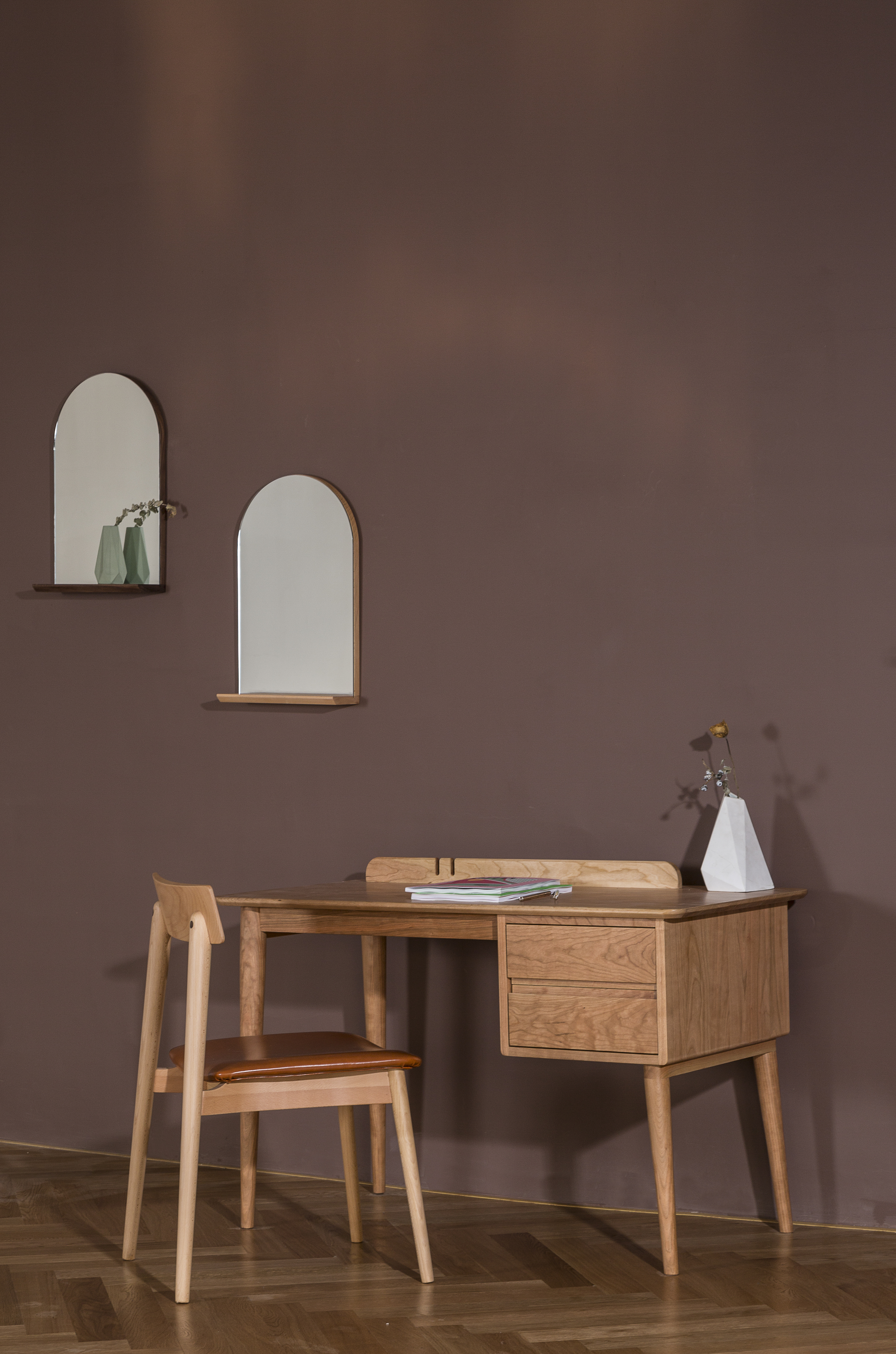 Furniture designer Ren Mengying，