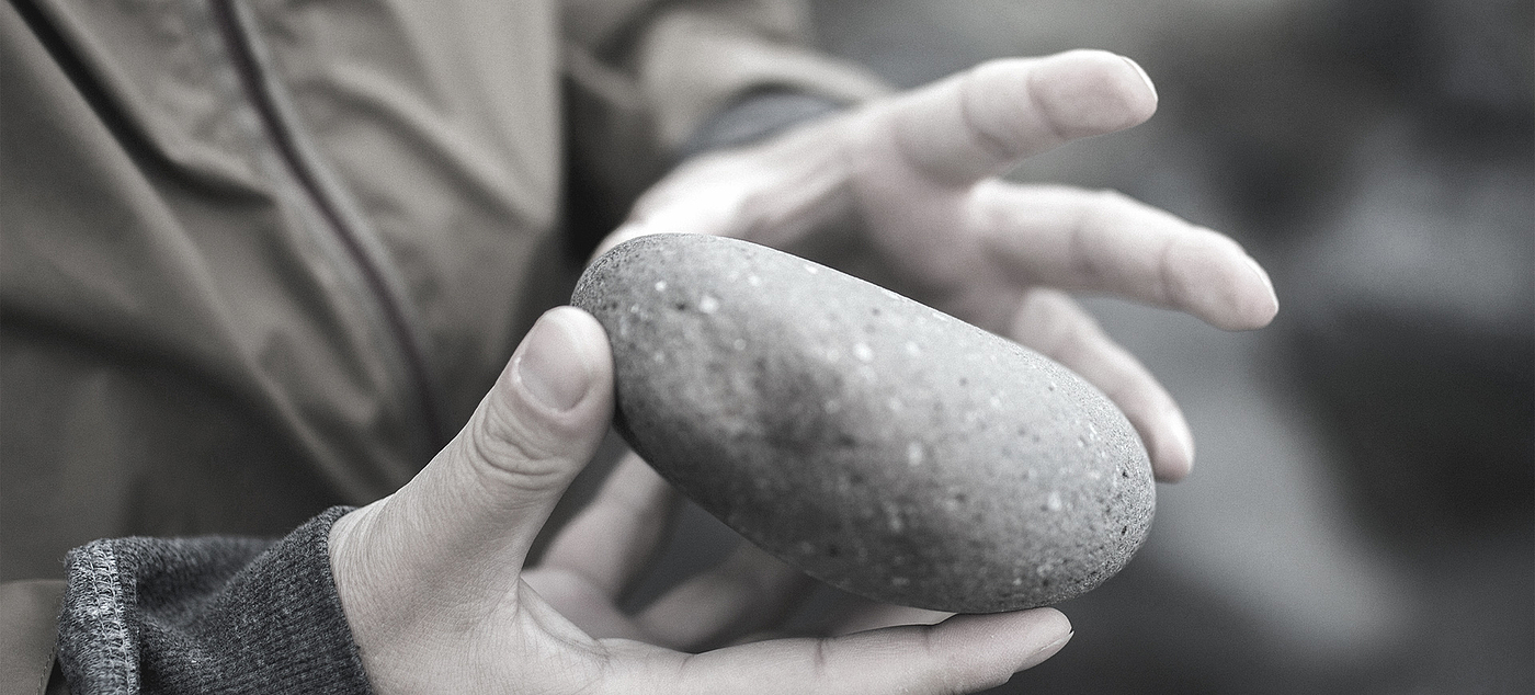 white，hair drier，pebble，