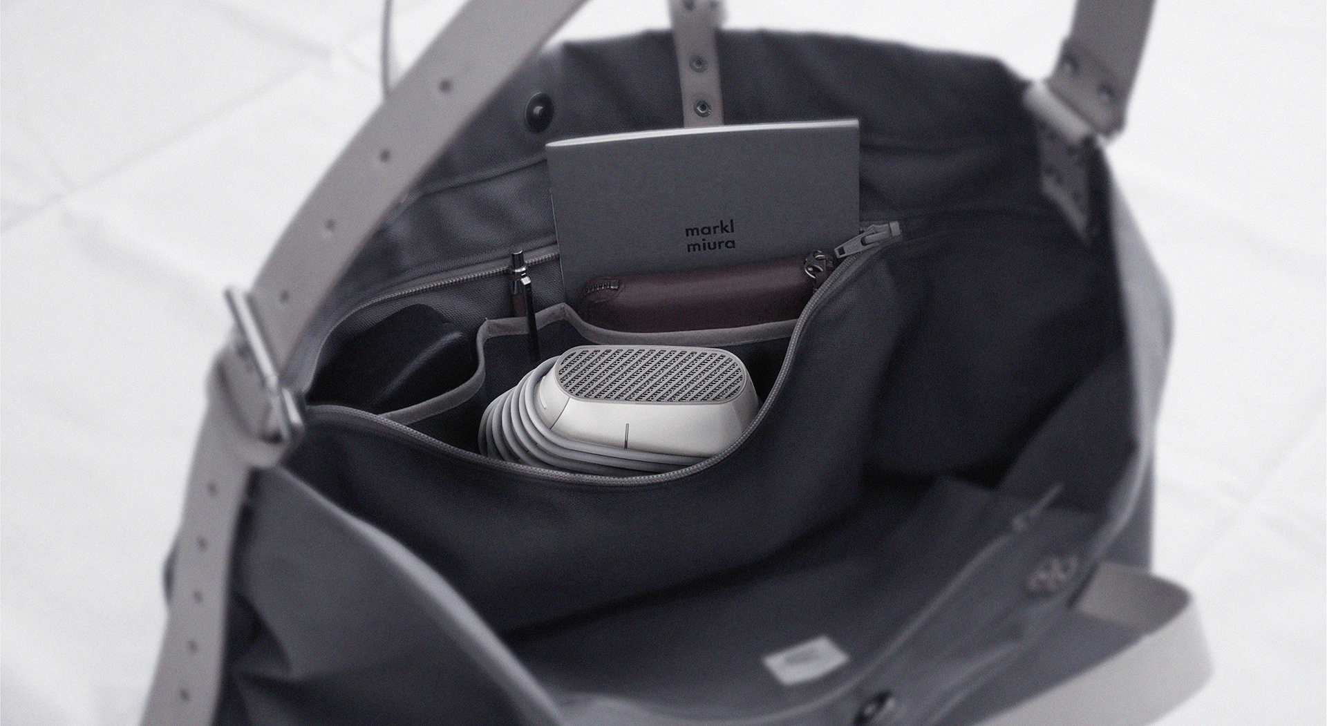 white，hair drier，pebble，