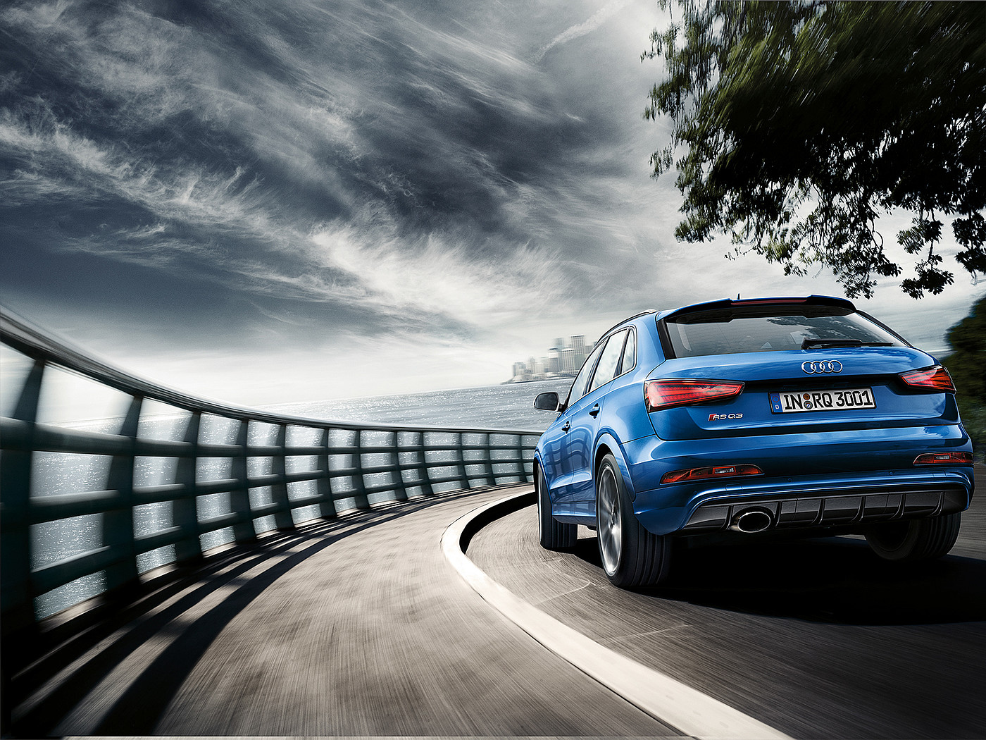 blue，Automobile design，Audi RSQ3，