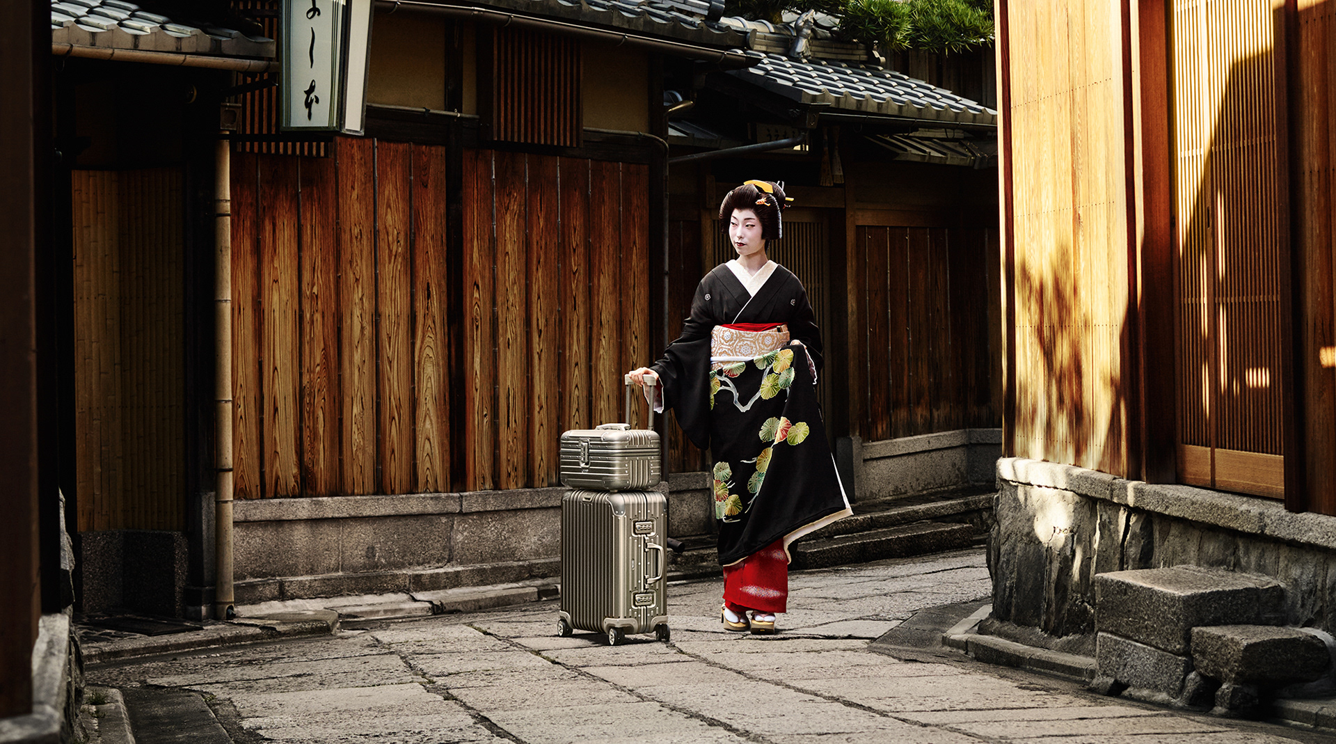 Metal，trunk，Rimova，