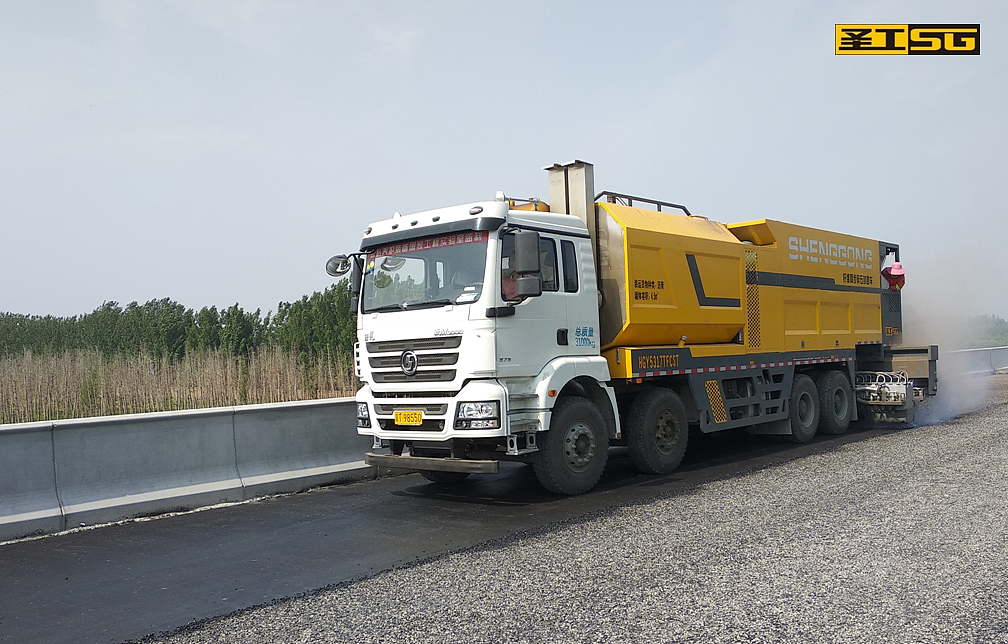 Road Maintenance Vehicle ，Synchronous gravel truck，