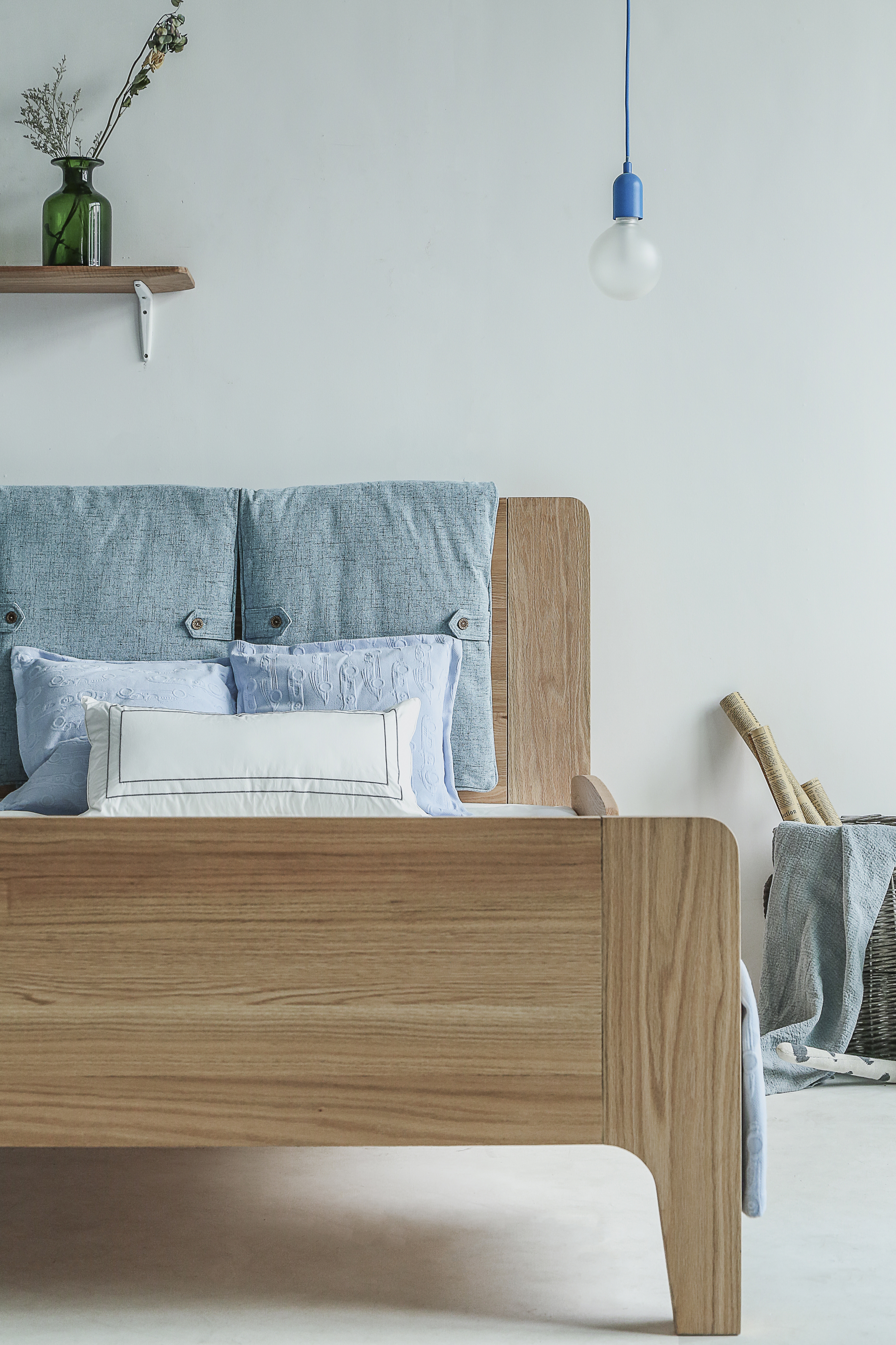 Furniture designer Ren Mengying，