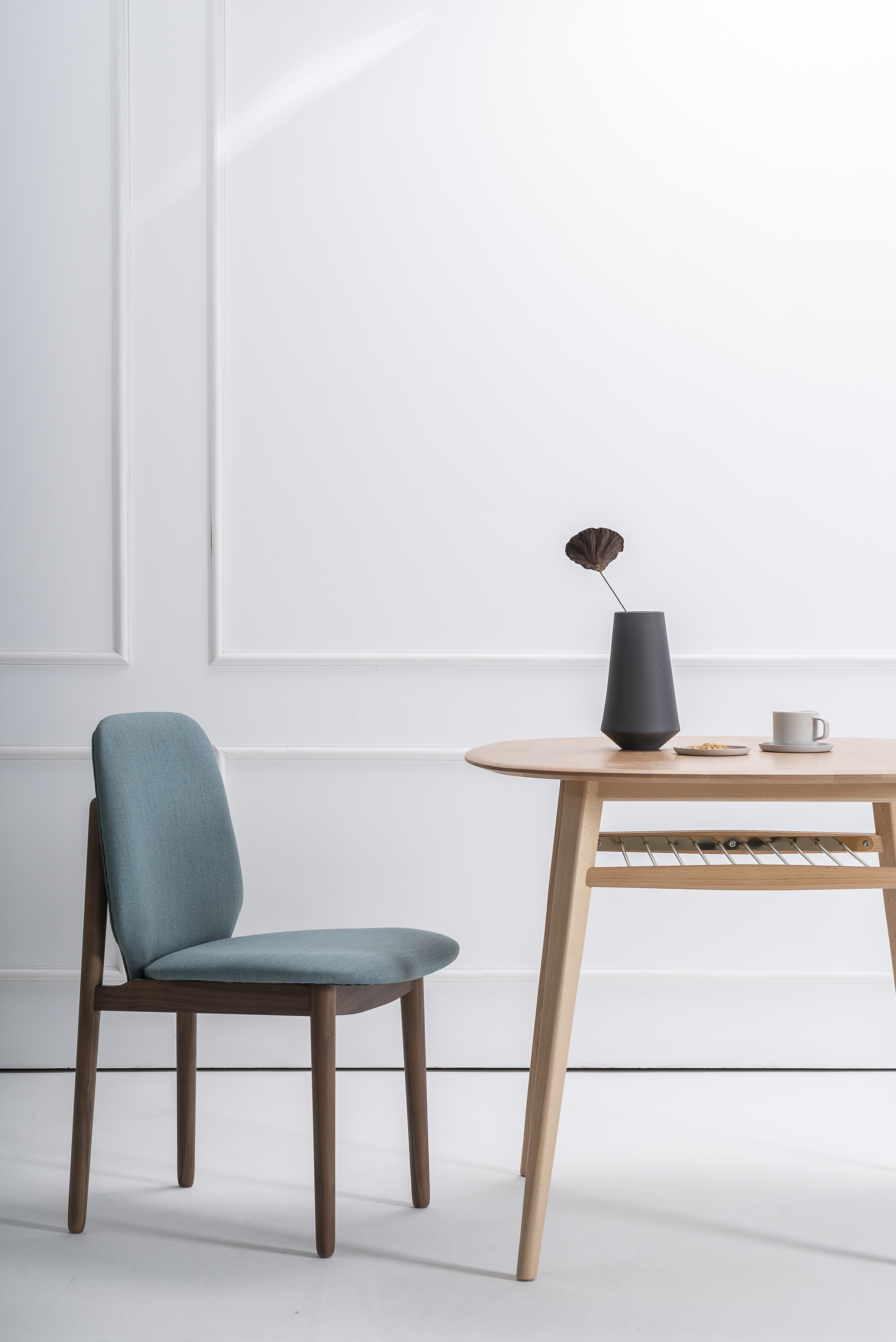 Upholstered chair, solid wood chair, original design, shell，