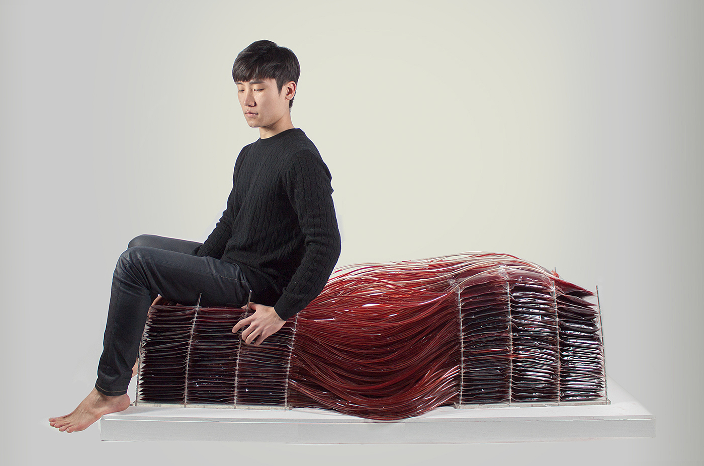 Hyun-Gi Kim，sofa，chair，blood，gules，