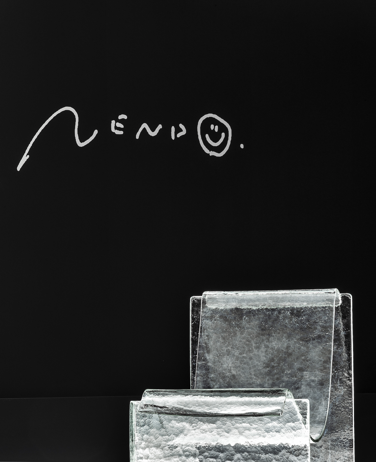 Melt，Glass，chair，a chandelier，