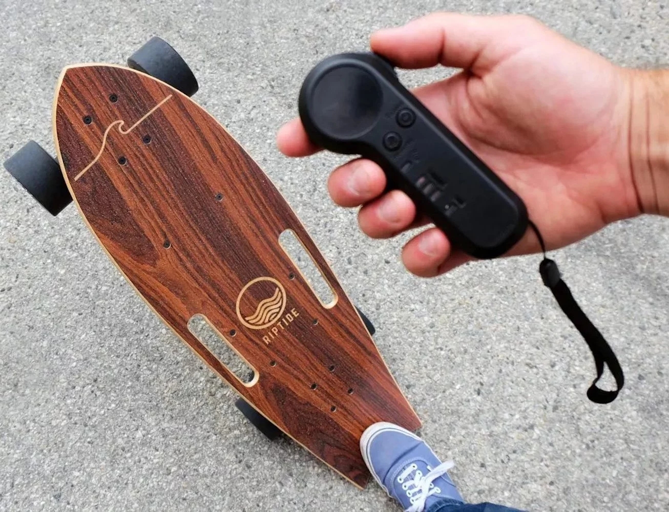 Electric skateboard，outdoor sport，product design，Scooter，