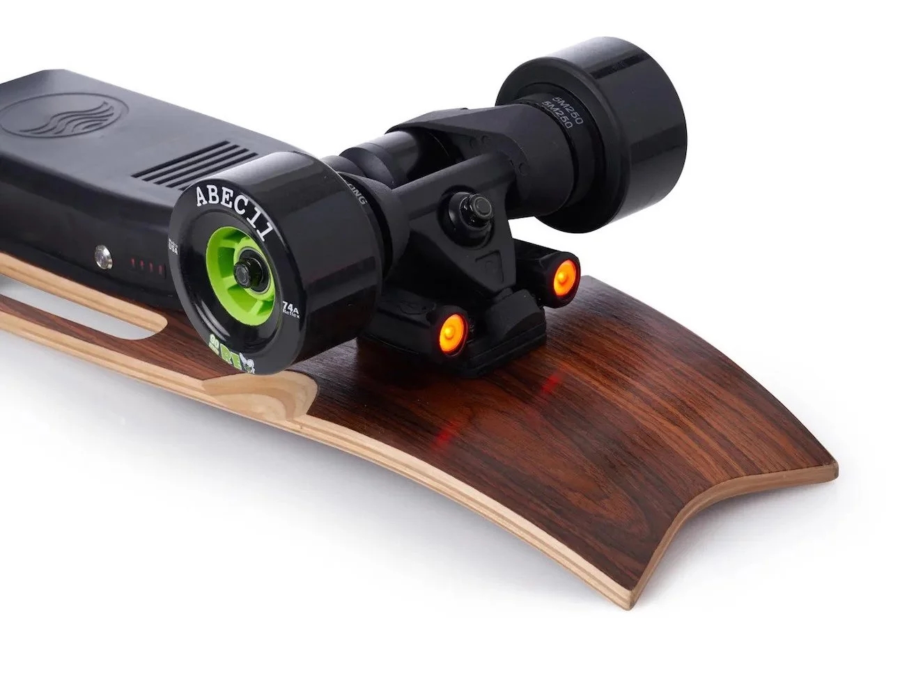 Electric skateboard，outdoor sport，product design，Scooter，