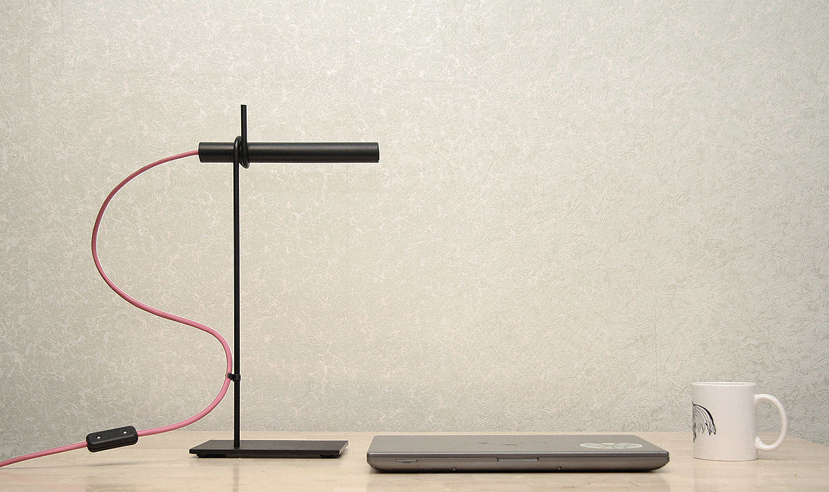 tan，Desk lamp，Postmodern Design，Desk lamp，floodlight，