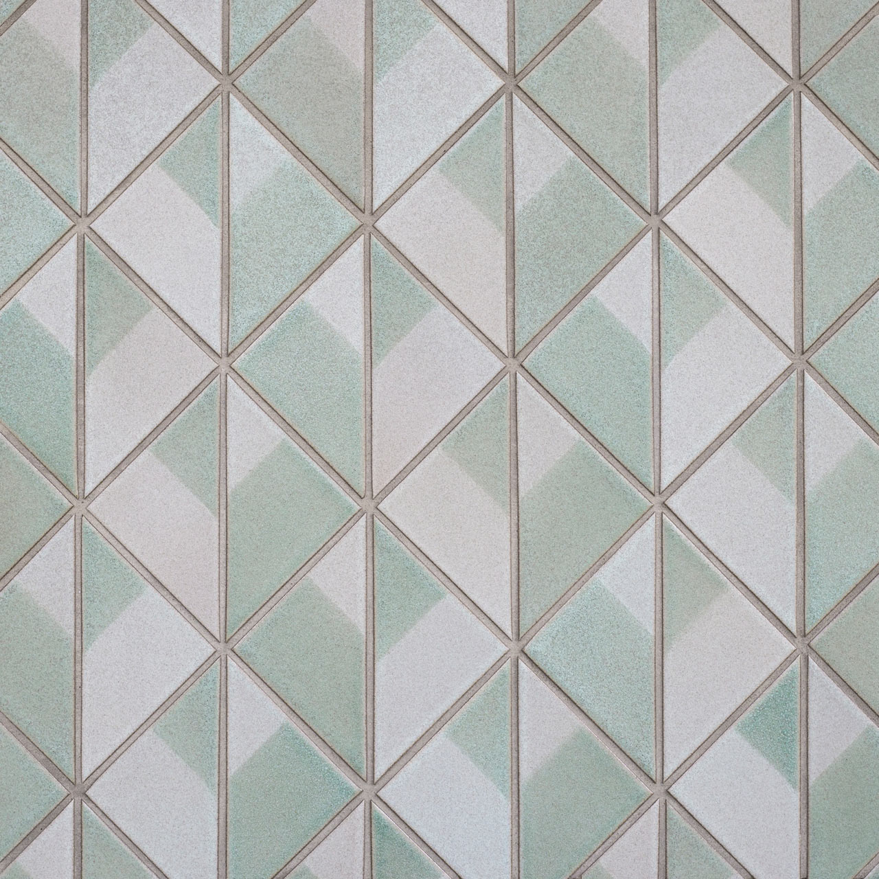 dualglazetriangles瓷砖系列装点我们的墙壁