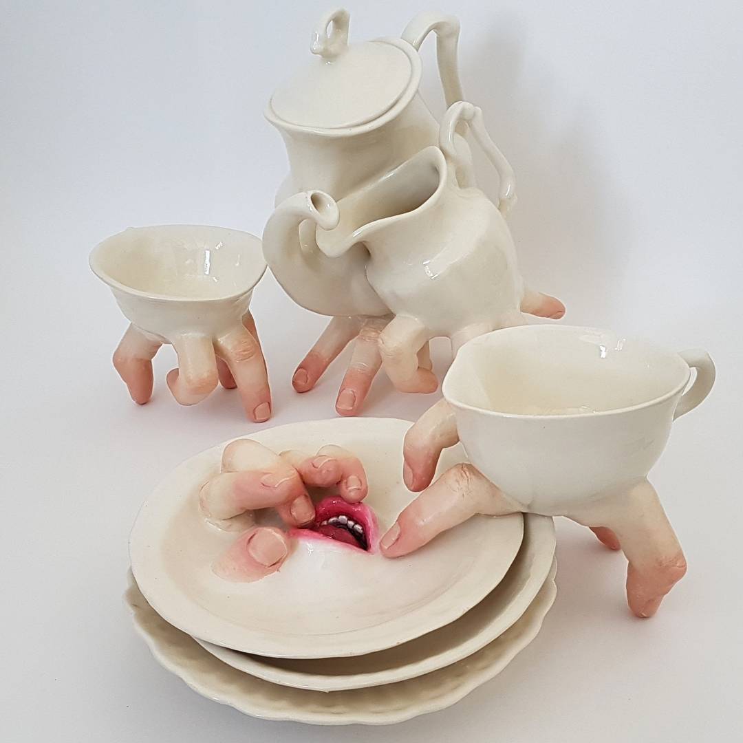 body，Rows of items，tableware，ceramics，